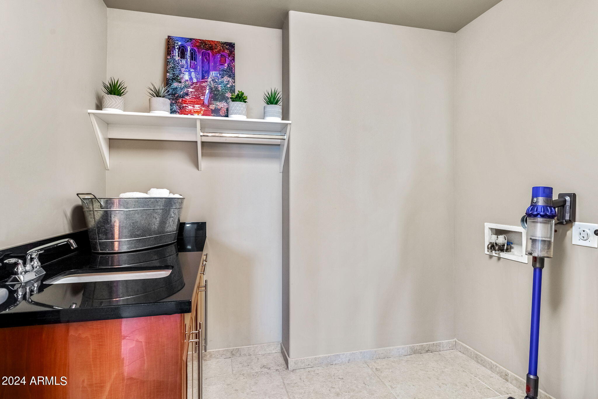 140 E RIO SALADO Parkway, 106