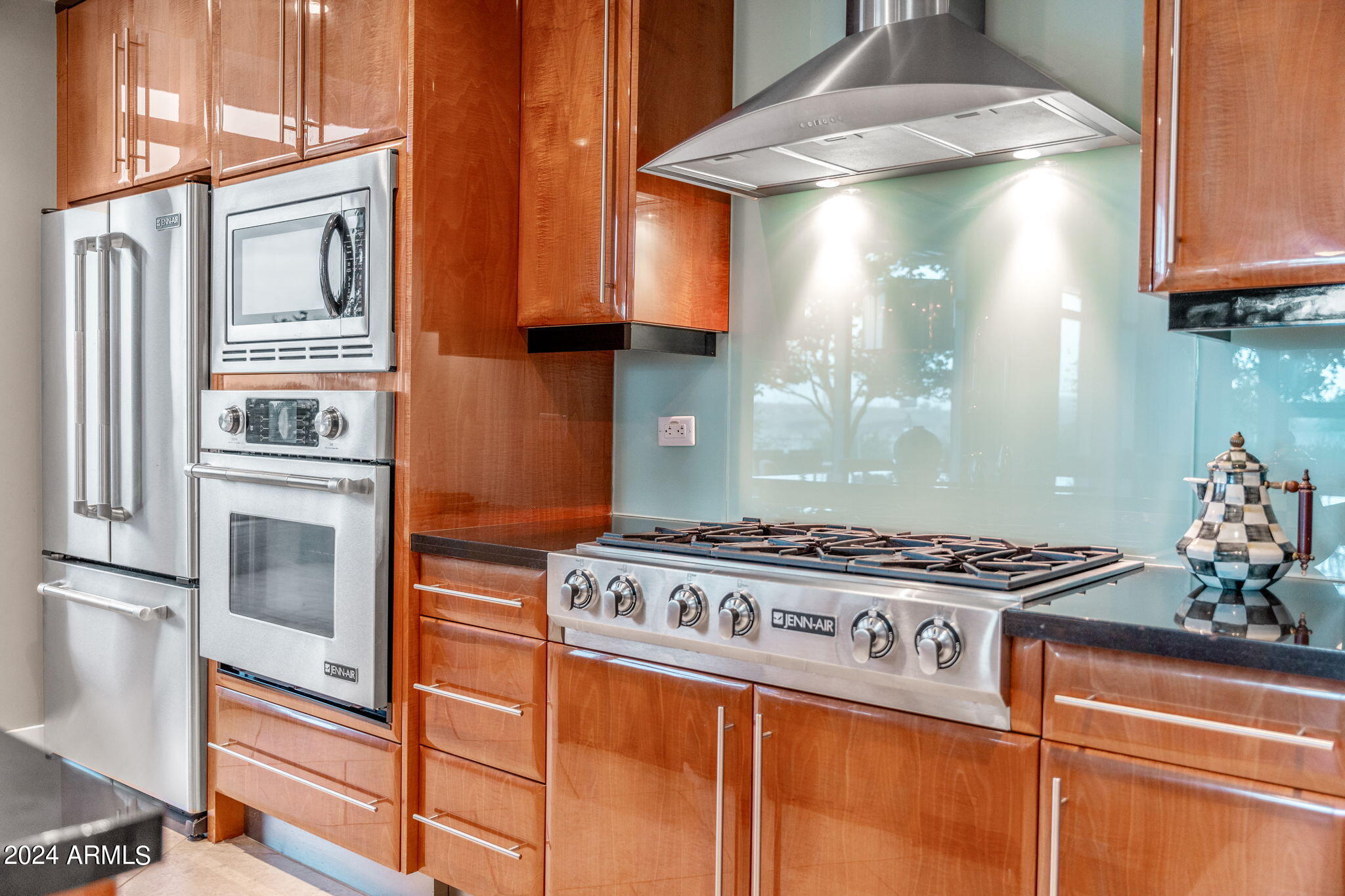 140 E RIO SALADO Parkway, 106