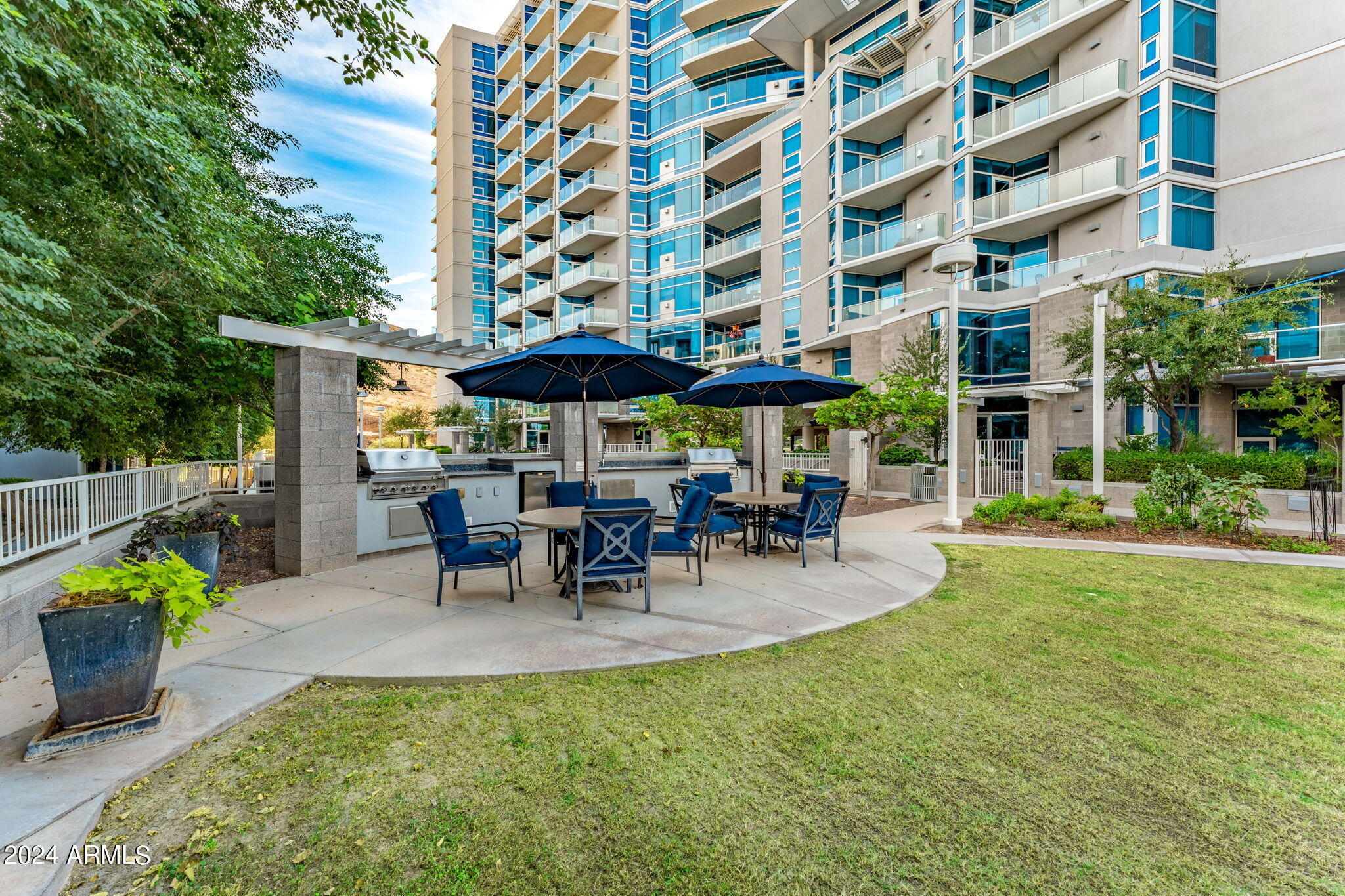 140 E RIO SALADO Parkway, 106