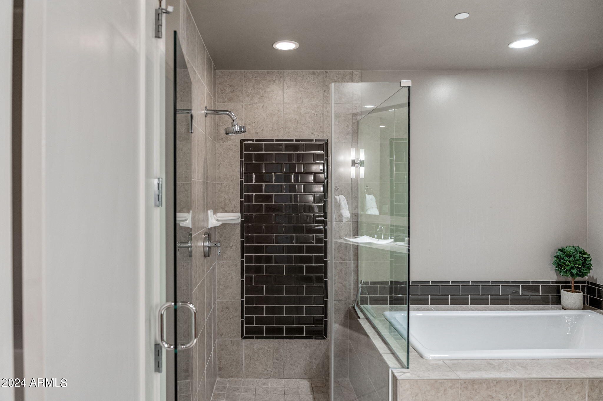 140 E RIO SALADO Parkway, 106