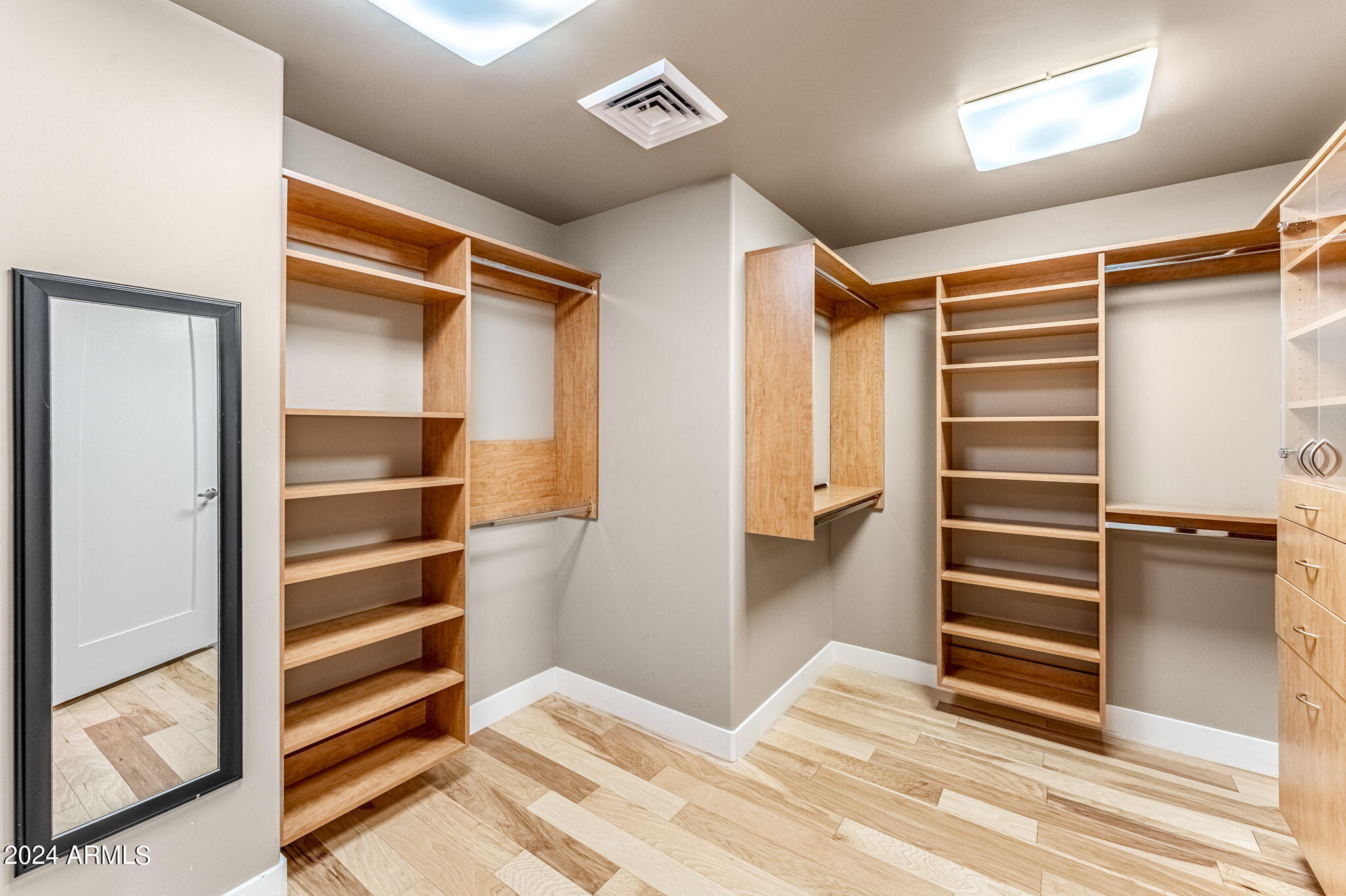 140 E RIO SALADO Parkway, 106