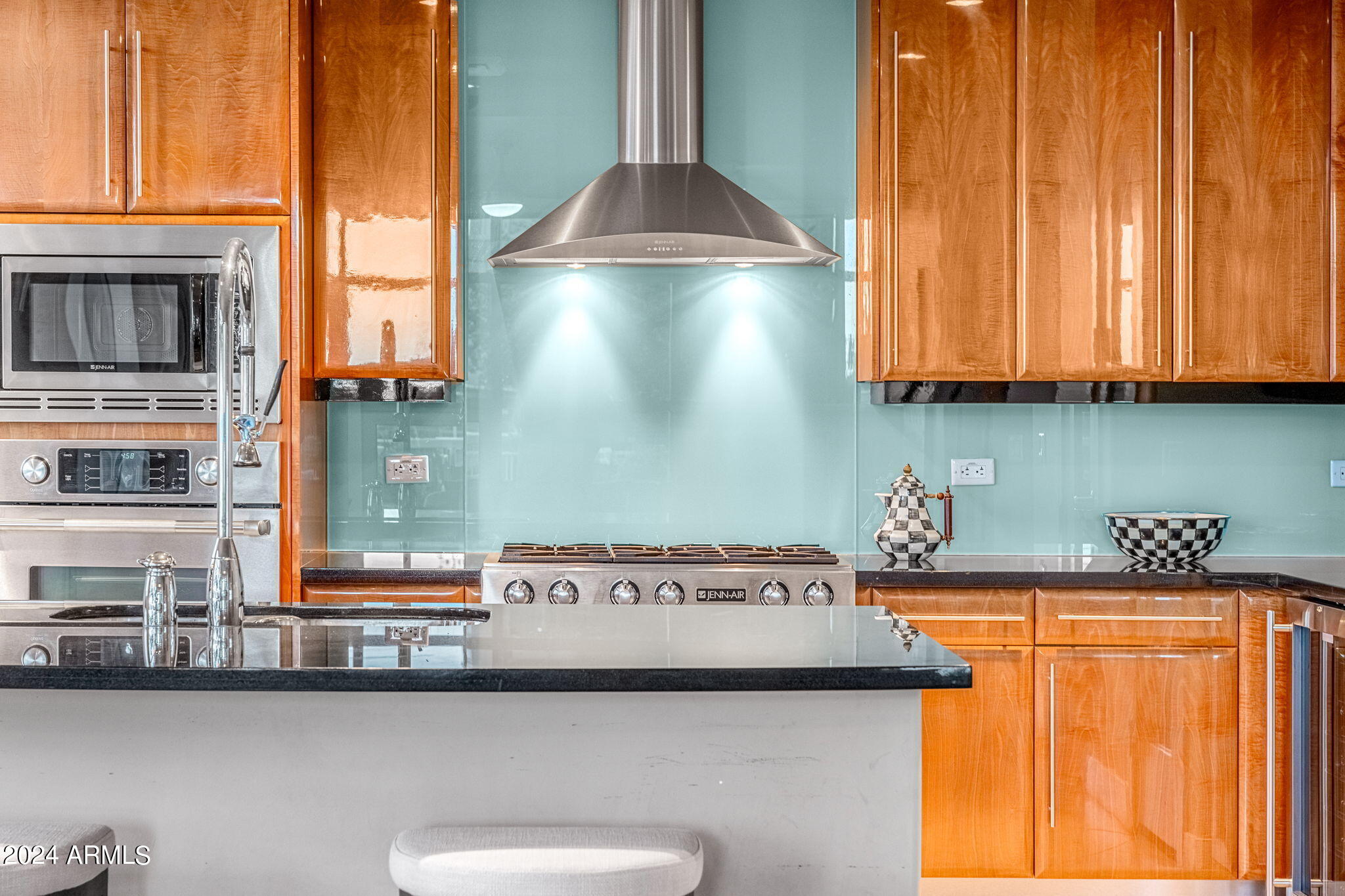140 E RIO SALADO Parkway, 106