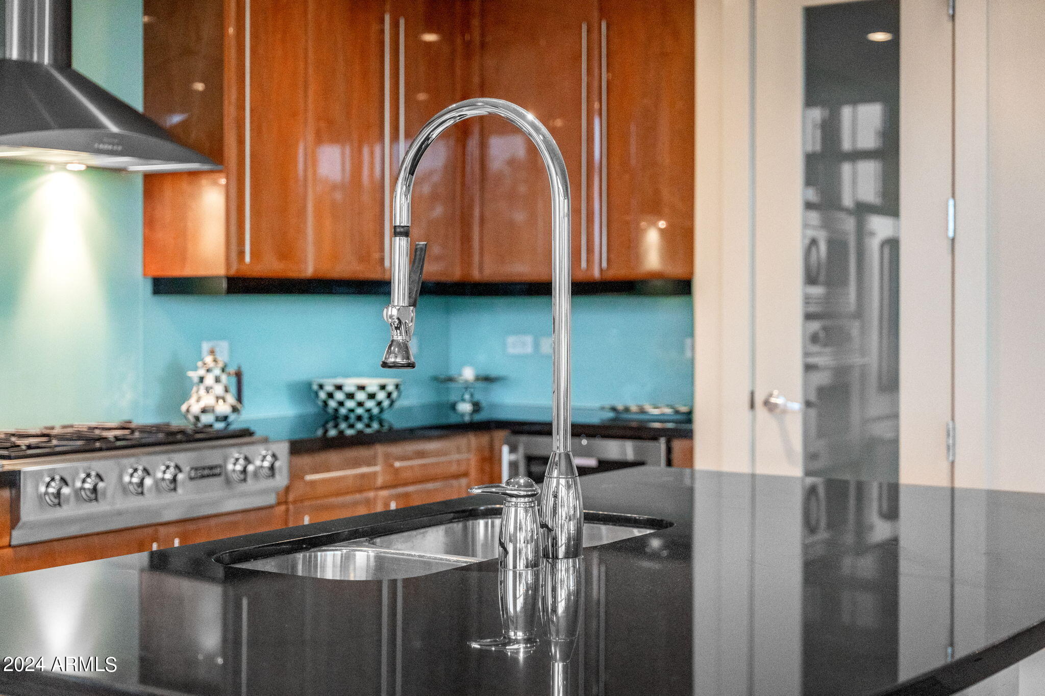 140 E RIO SALADO Parkway, 106