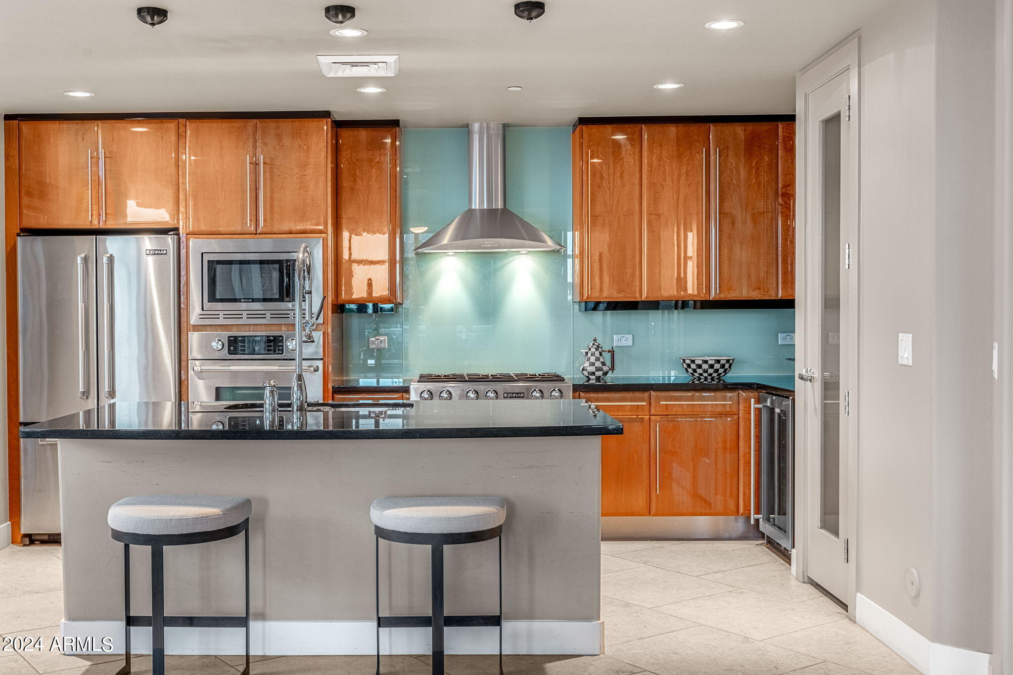 140 E RIO SALADO Parkway, 106