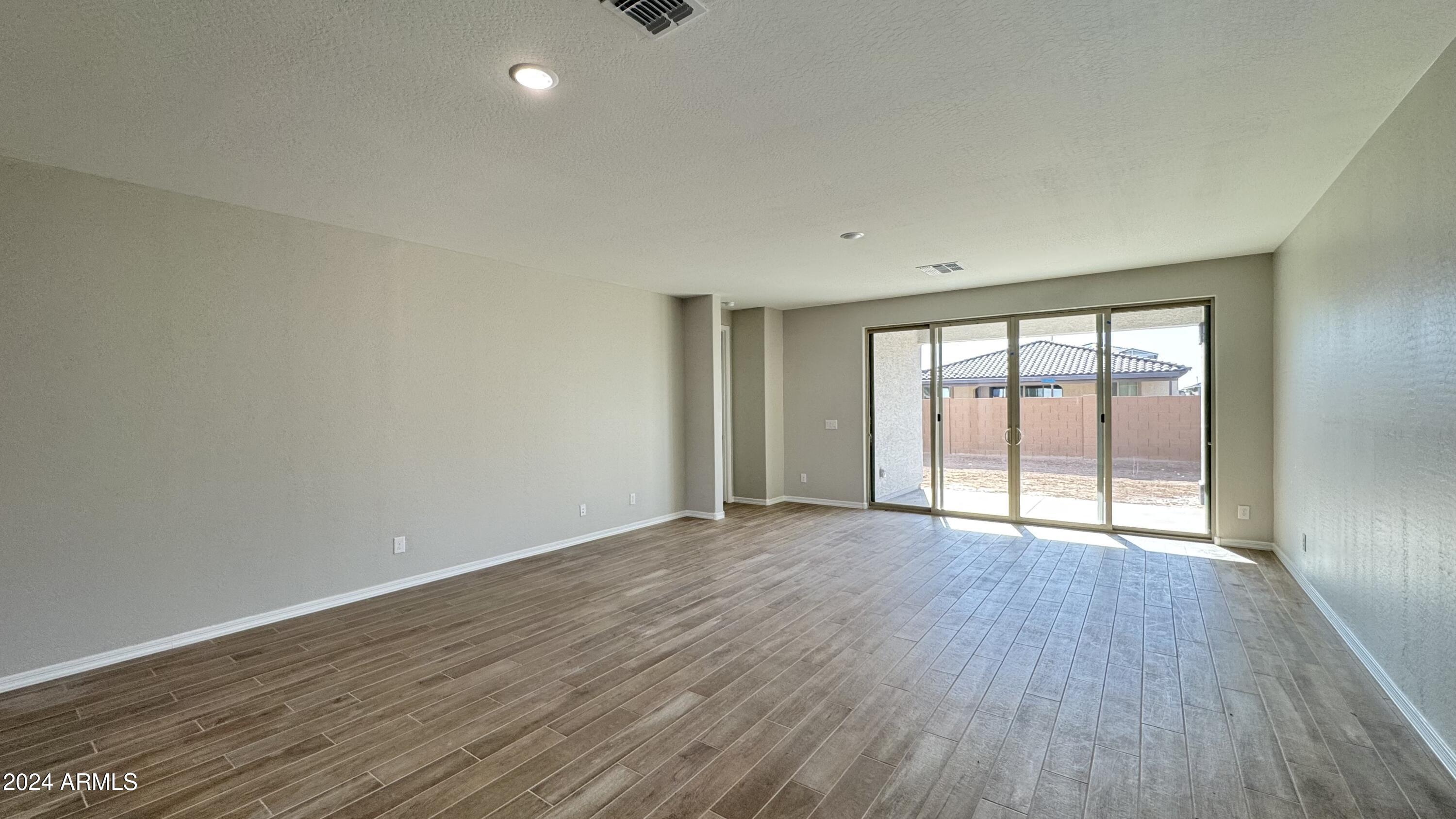 22873 E ROUNDUP Way
