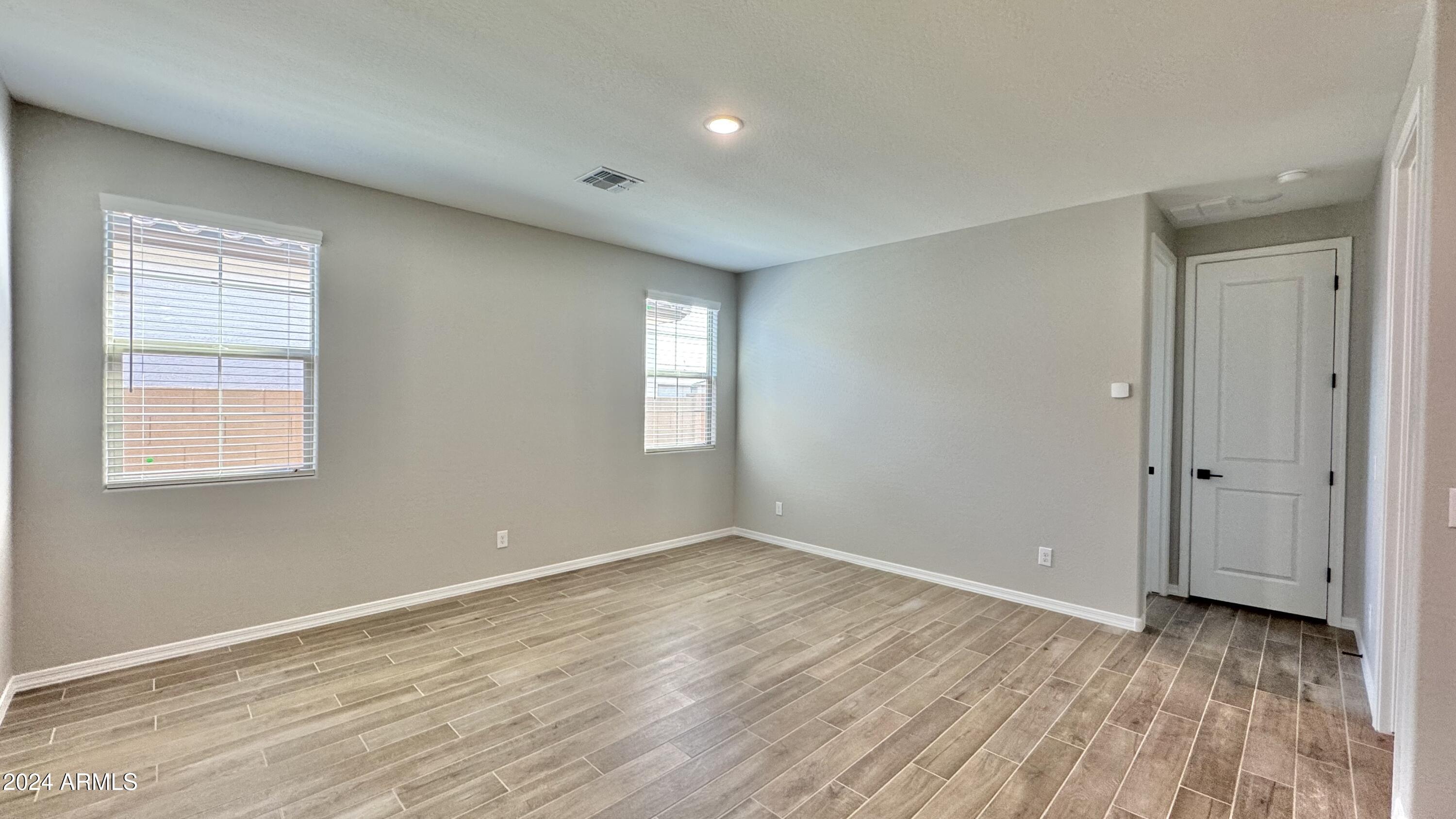 22873 E ROUNDUP Way