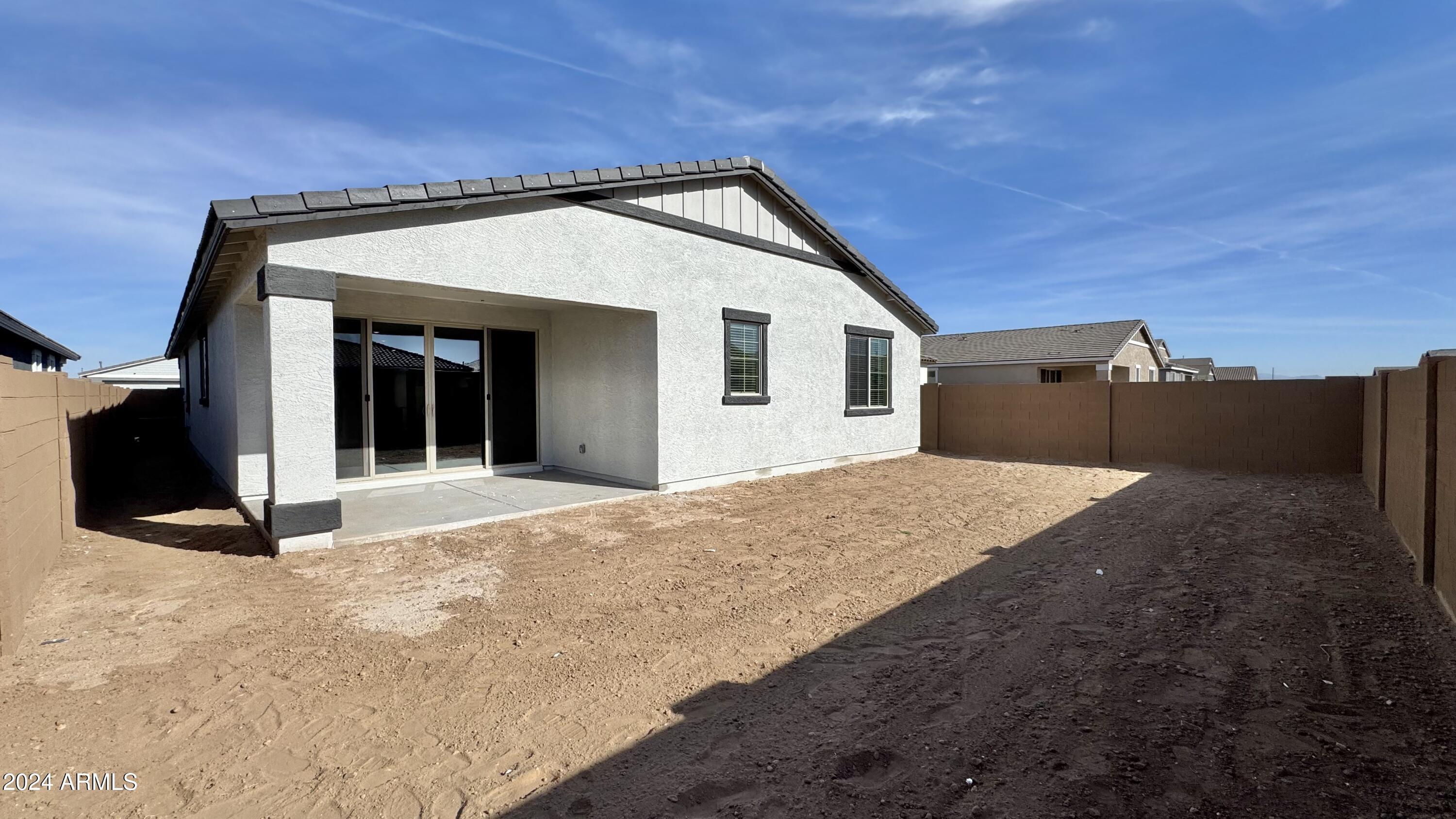 22873 E ROUNDUP Way
