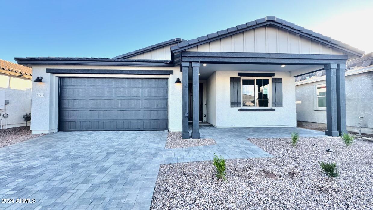 22873 E ROUNDUP Way