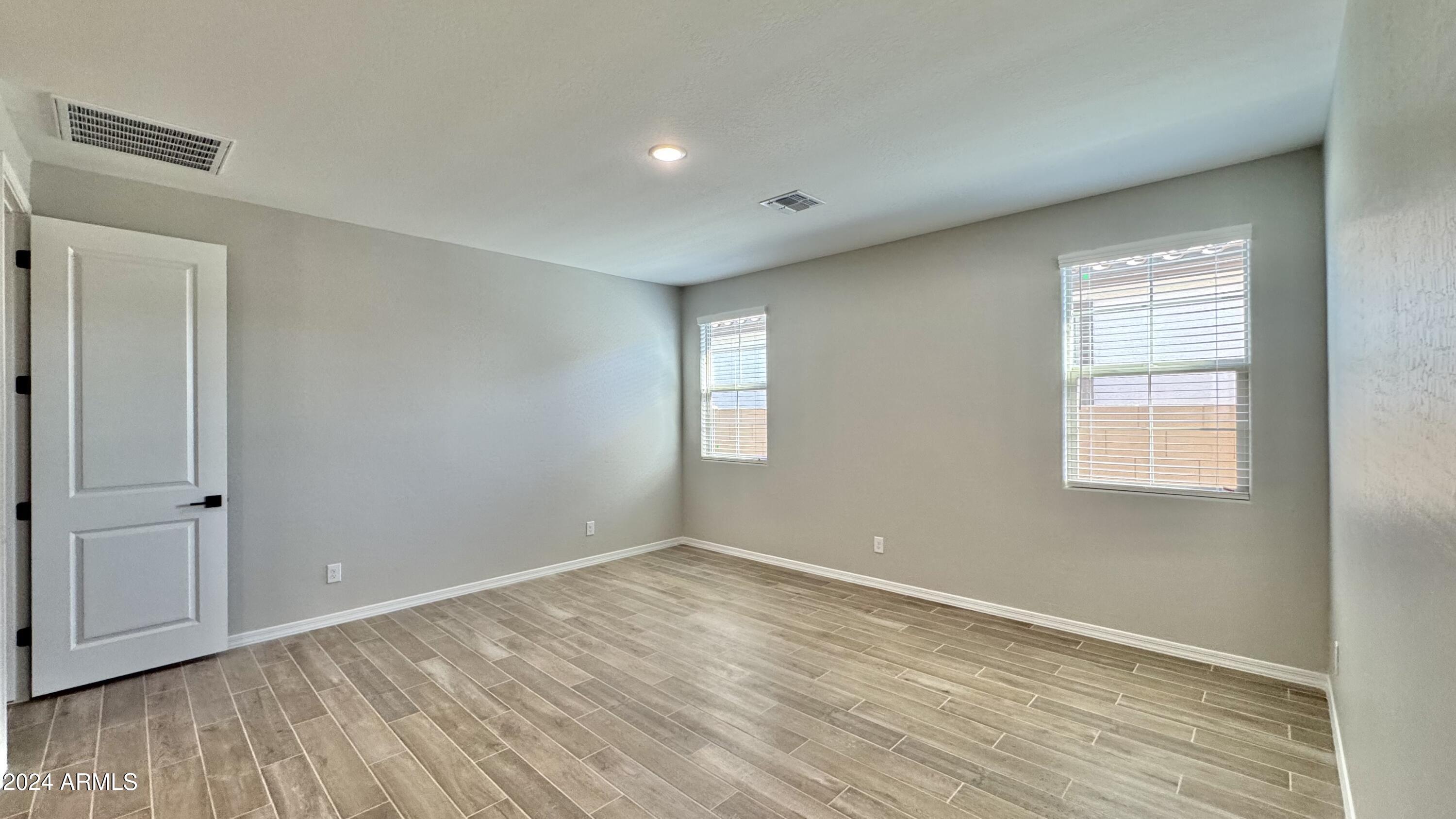 22873 E ROUNDUP Way