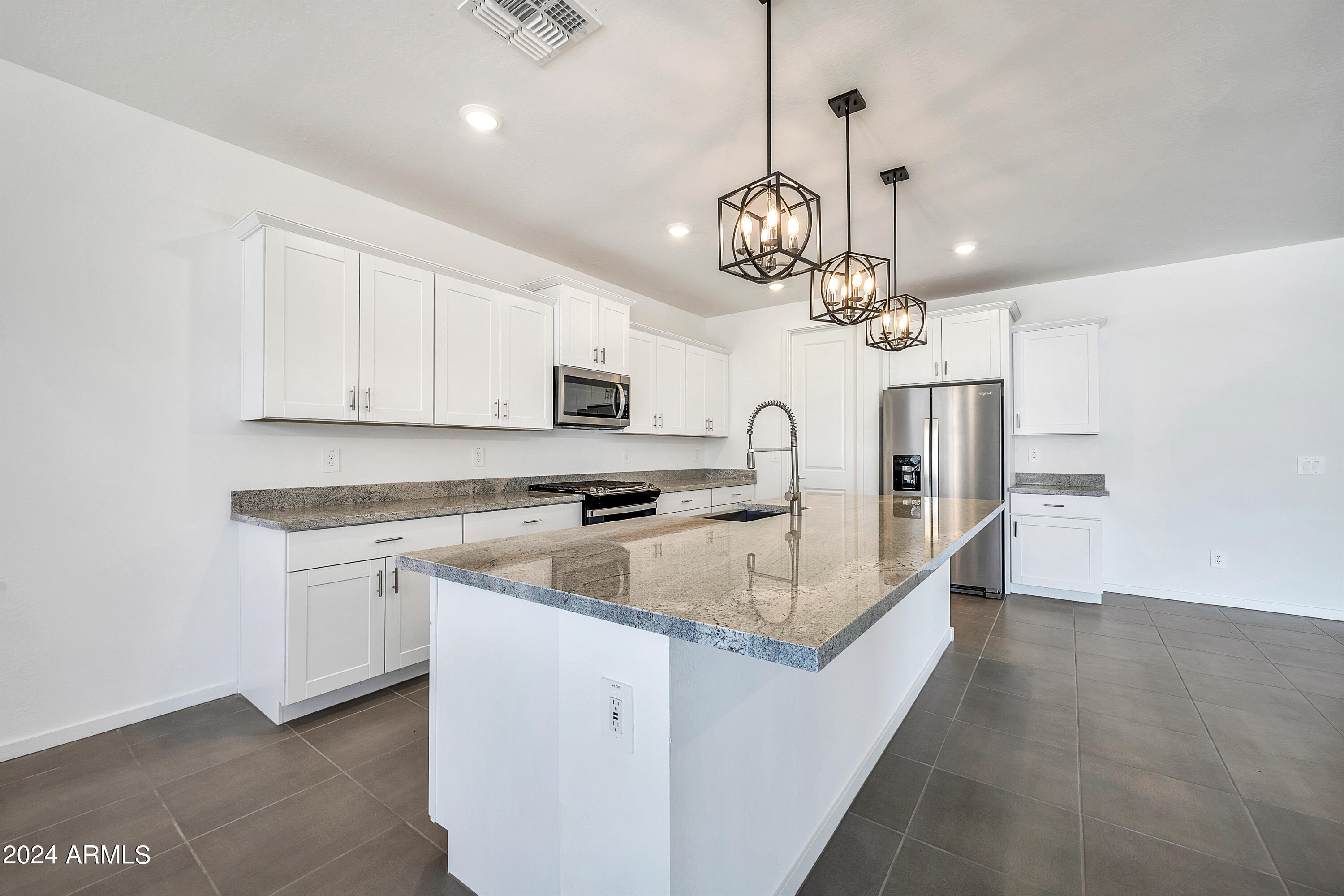 3104 E BEE Trail