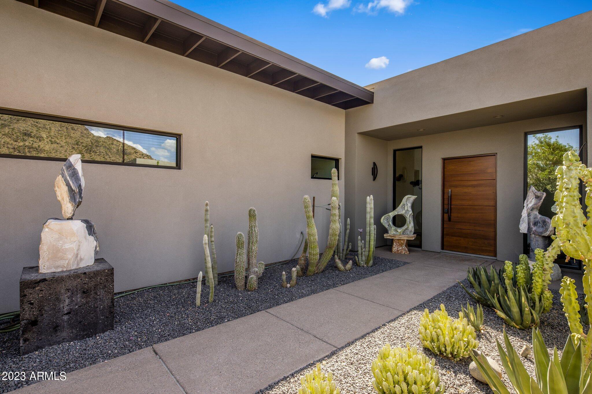 5434 E LINCOLN Drive, 16