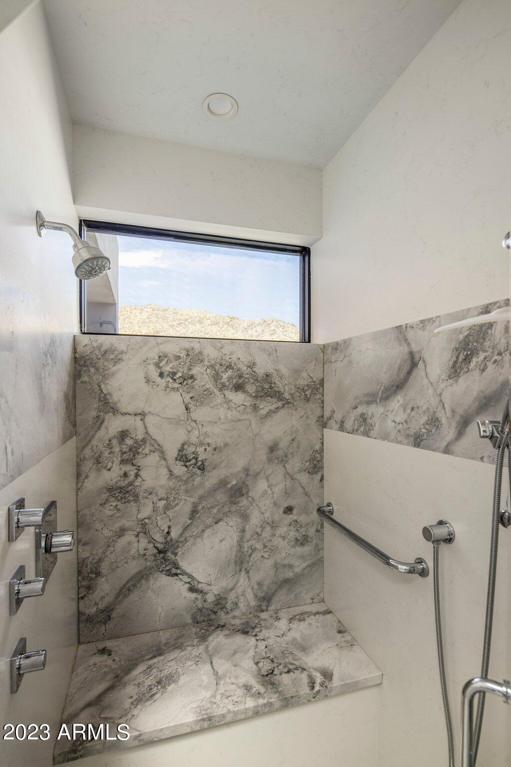 5434 E LINCOLN Drive, 16