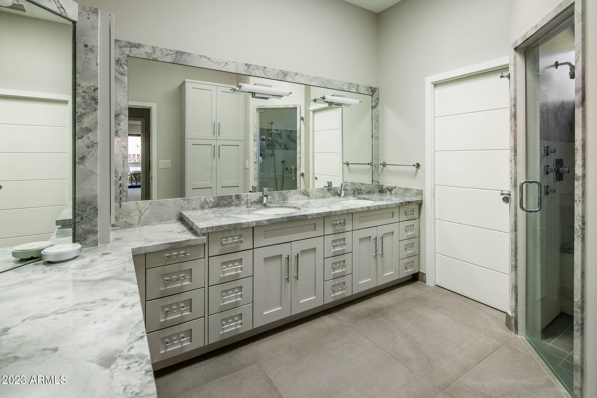 5434 E LINCOLN Drive, 16
