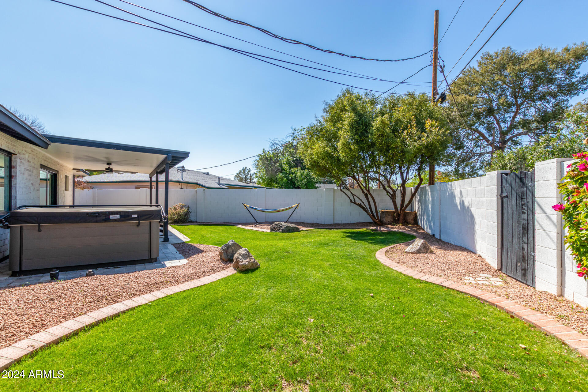 3028 E COOLIDGE Street
