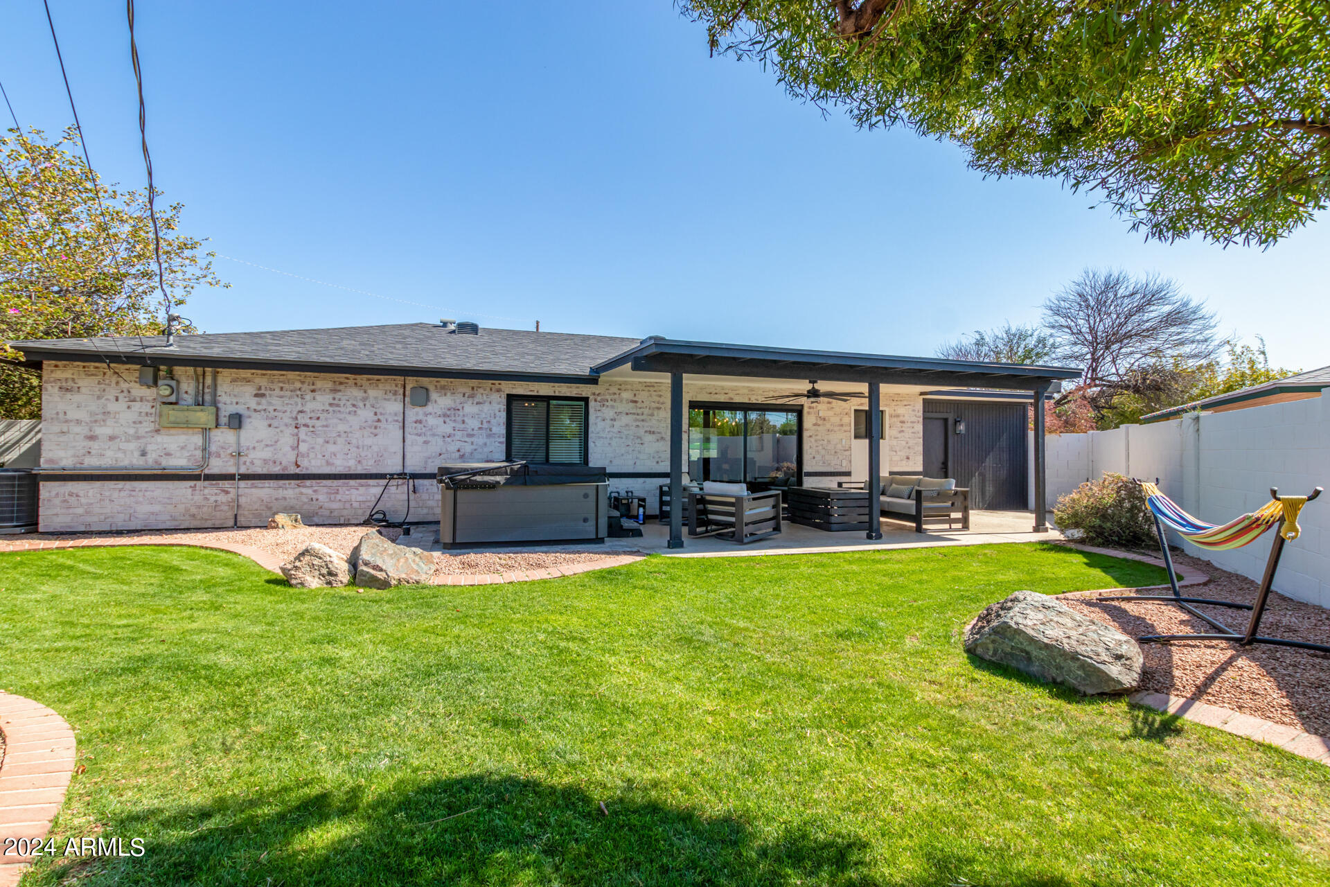 3028 E COOLIDGE Street