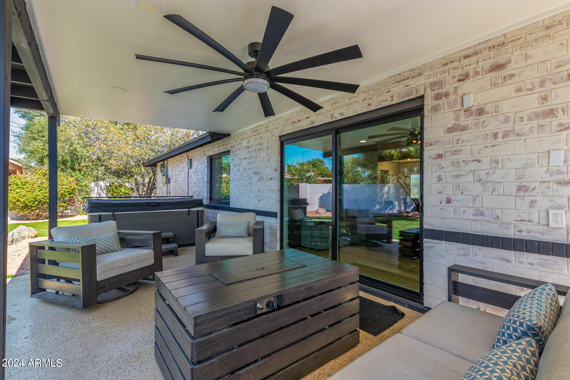3028 E COOLIDGE Street