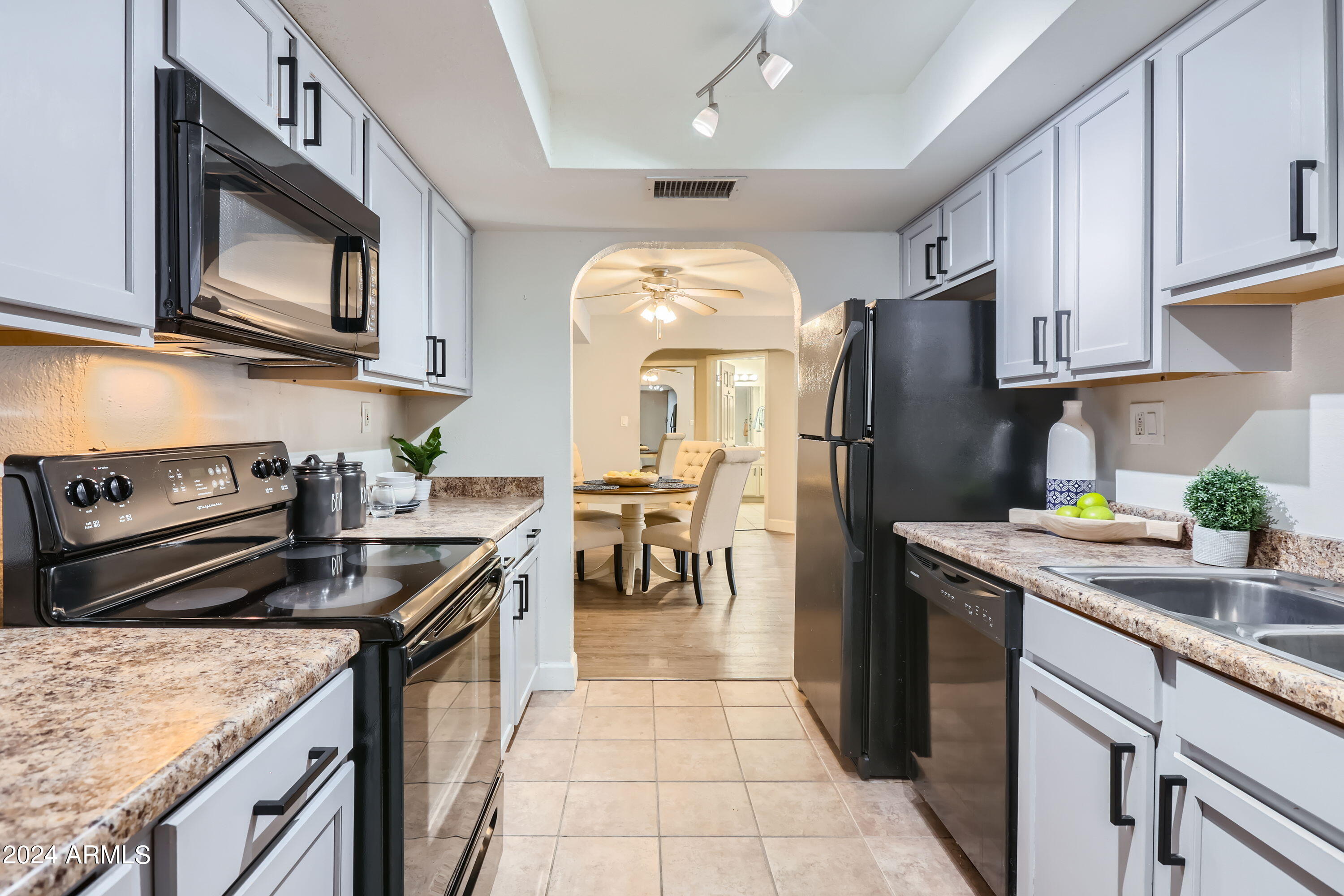 3825 E CAMELBACK Road, 130