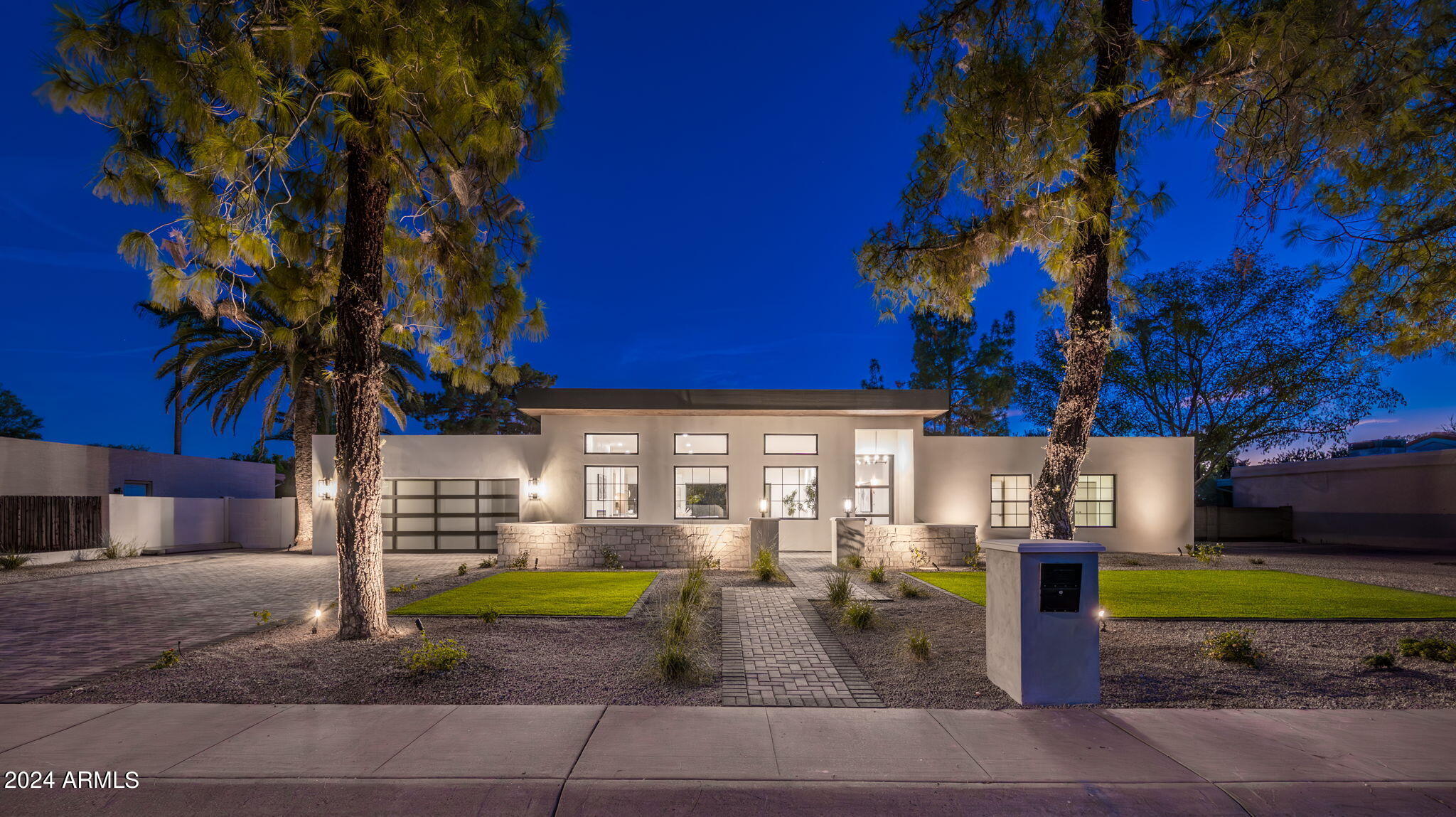 5911 E VOLTAIRE Avenue