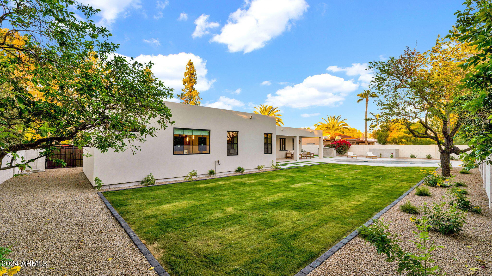 5911 E VOLTAIRE Avenue