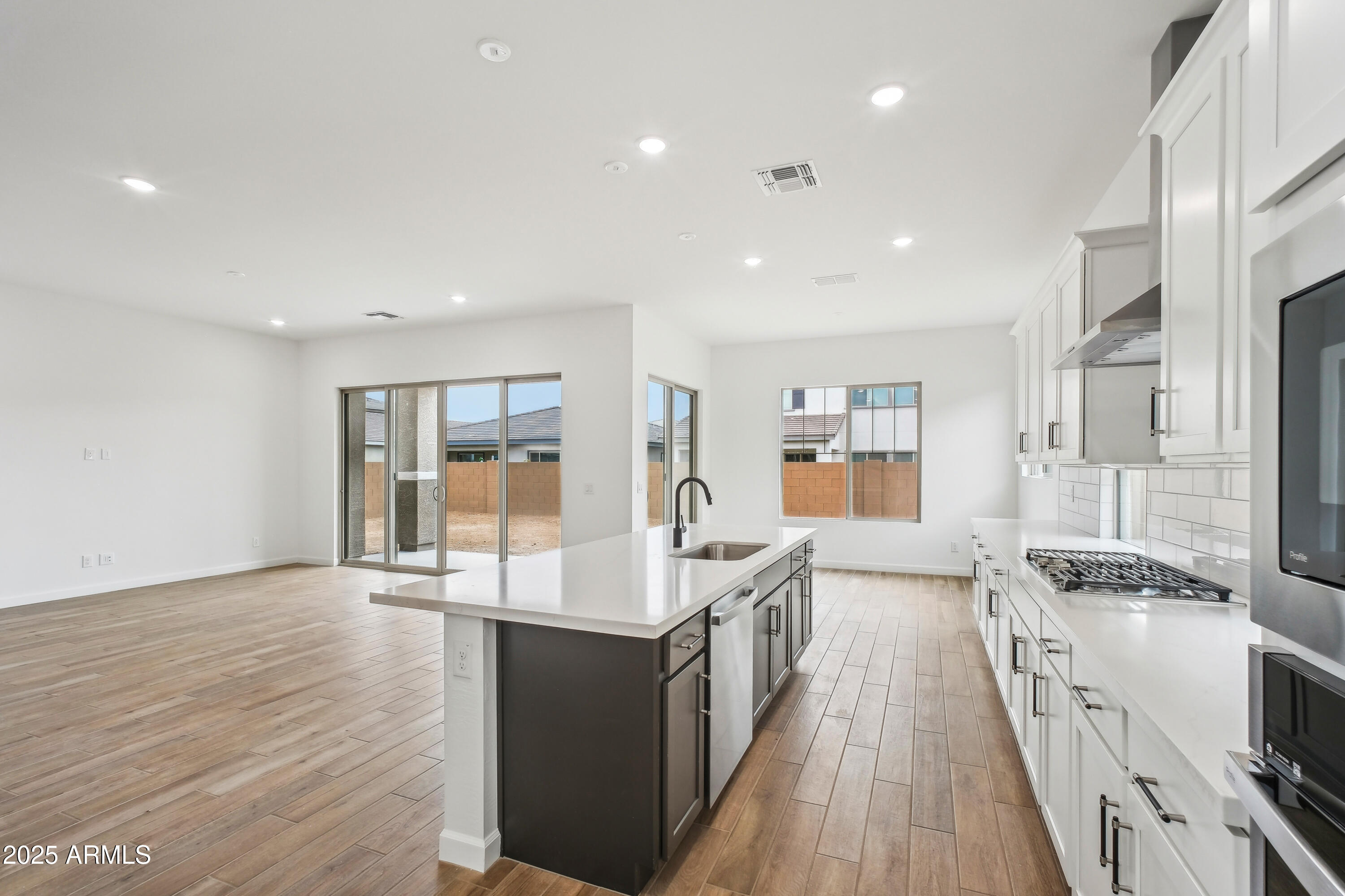 22705 E ROUNDUP Way