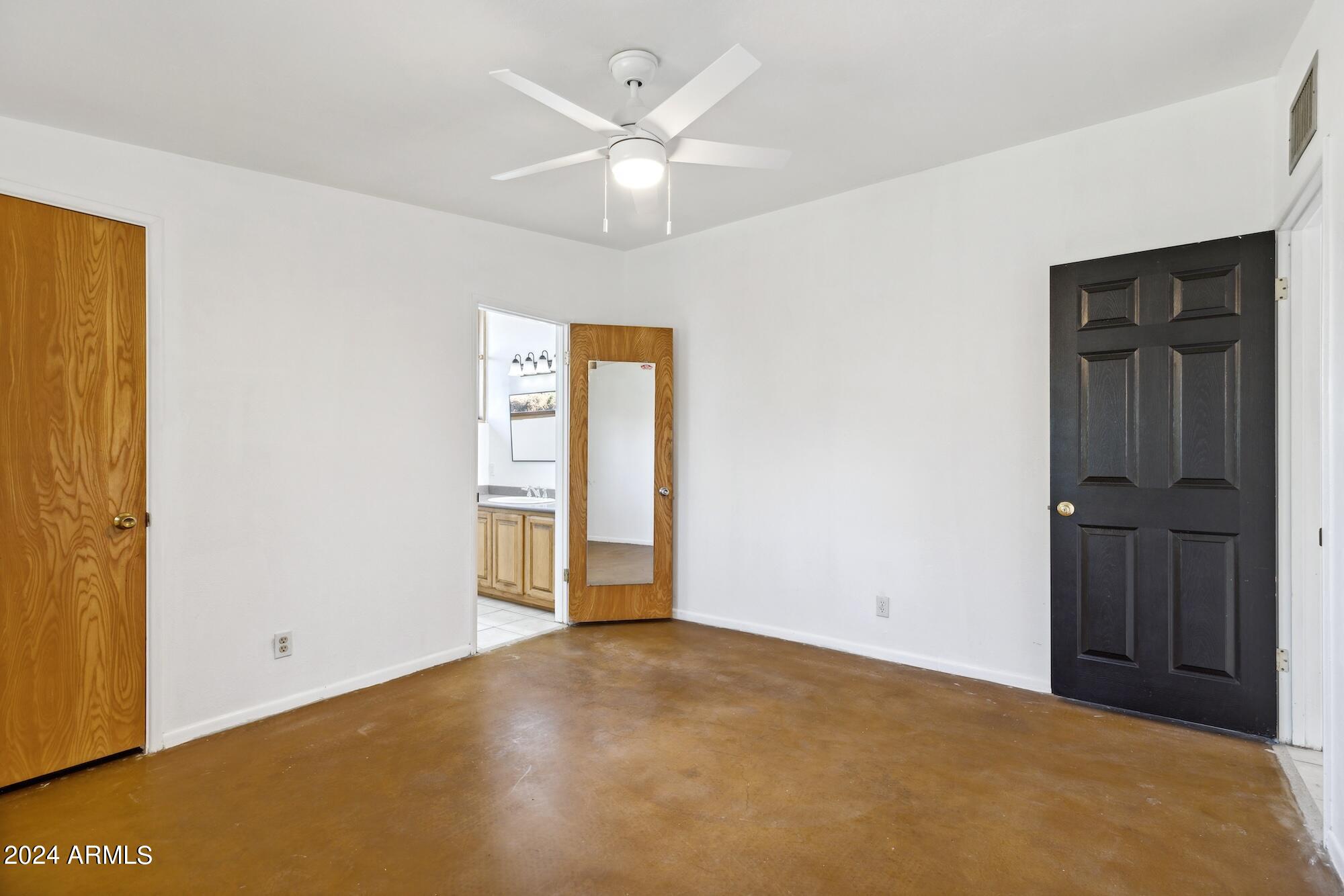 1401 E Rose Lane