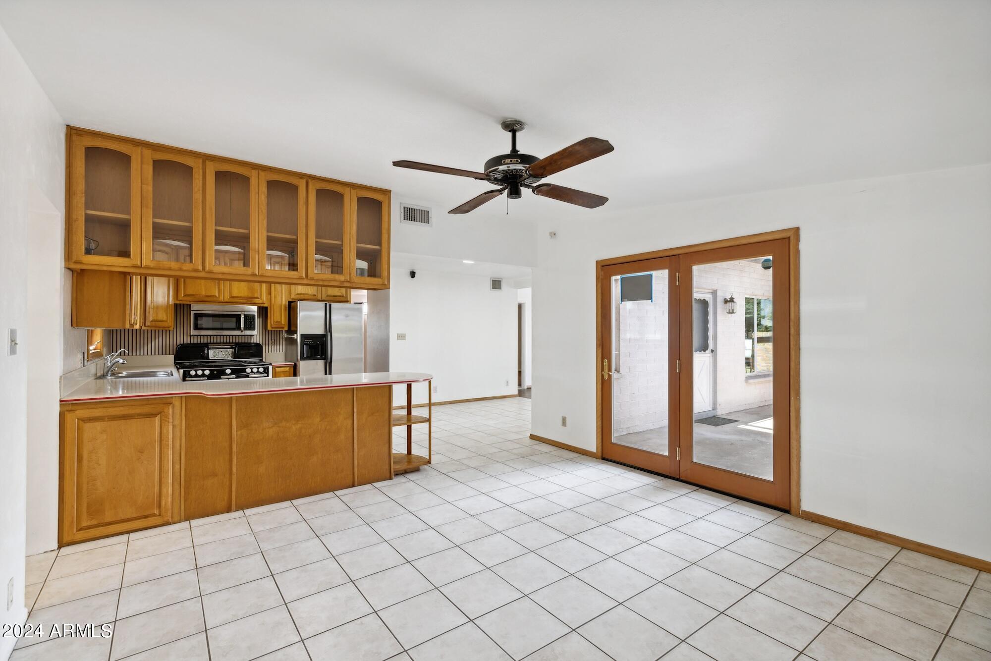 1401 E Rose Lane