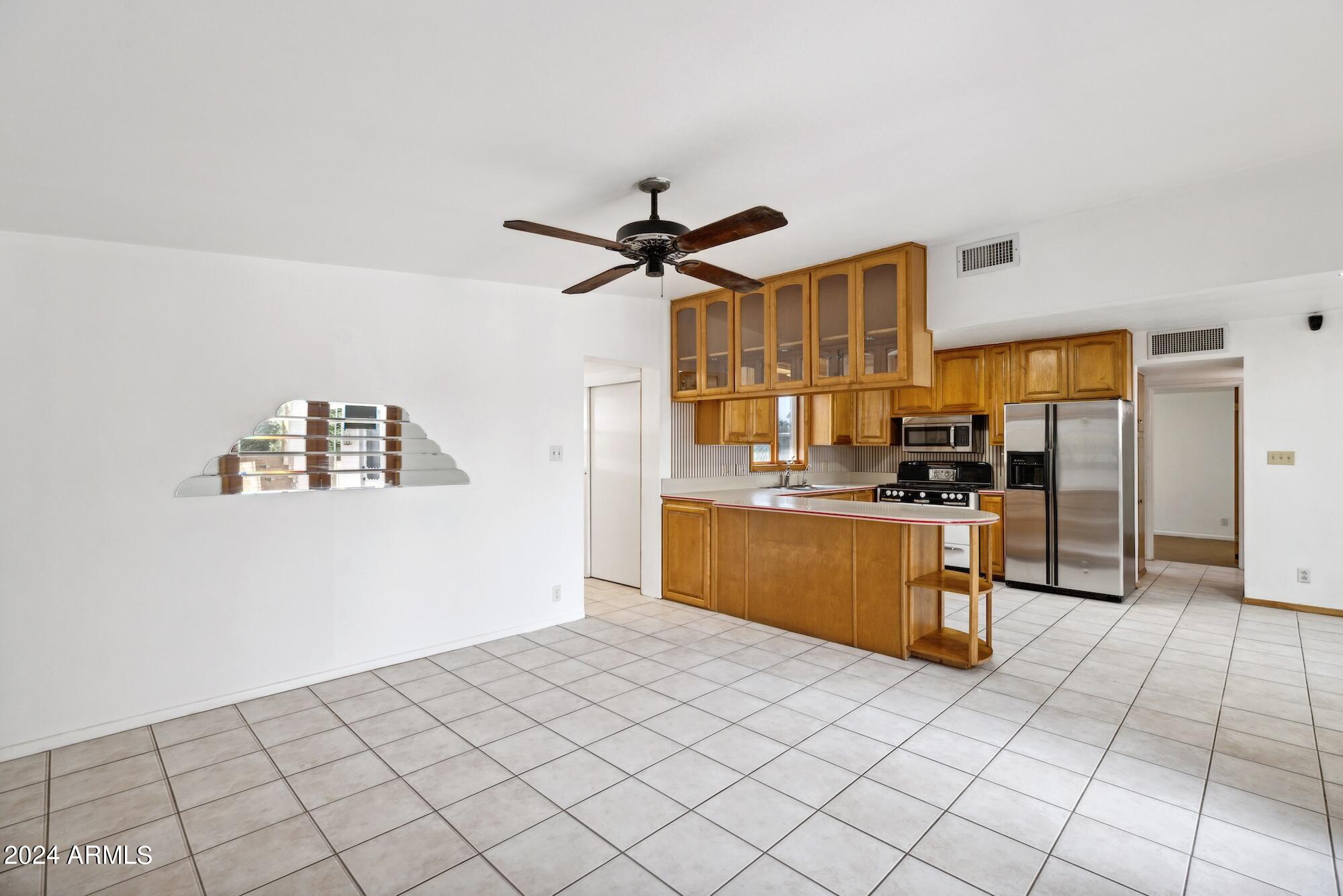 1401 E Rose Lane
