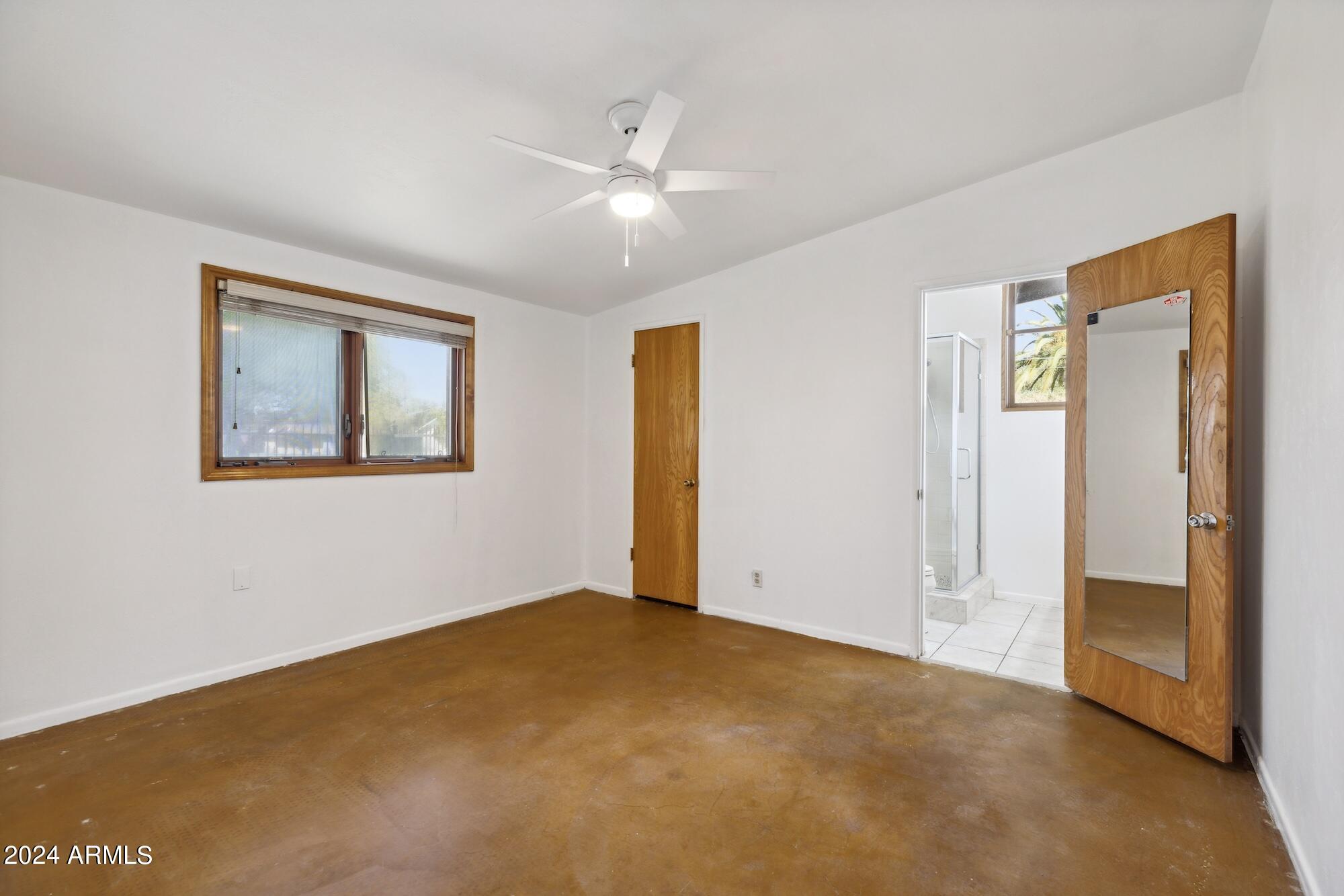 1401 E Rose Lane