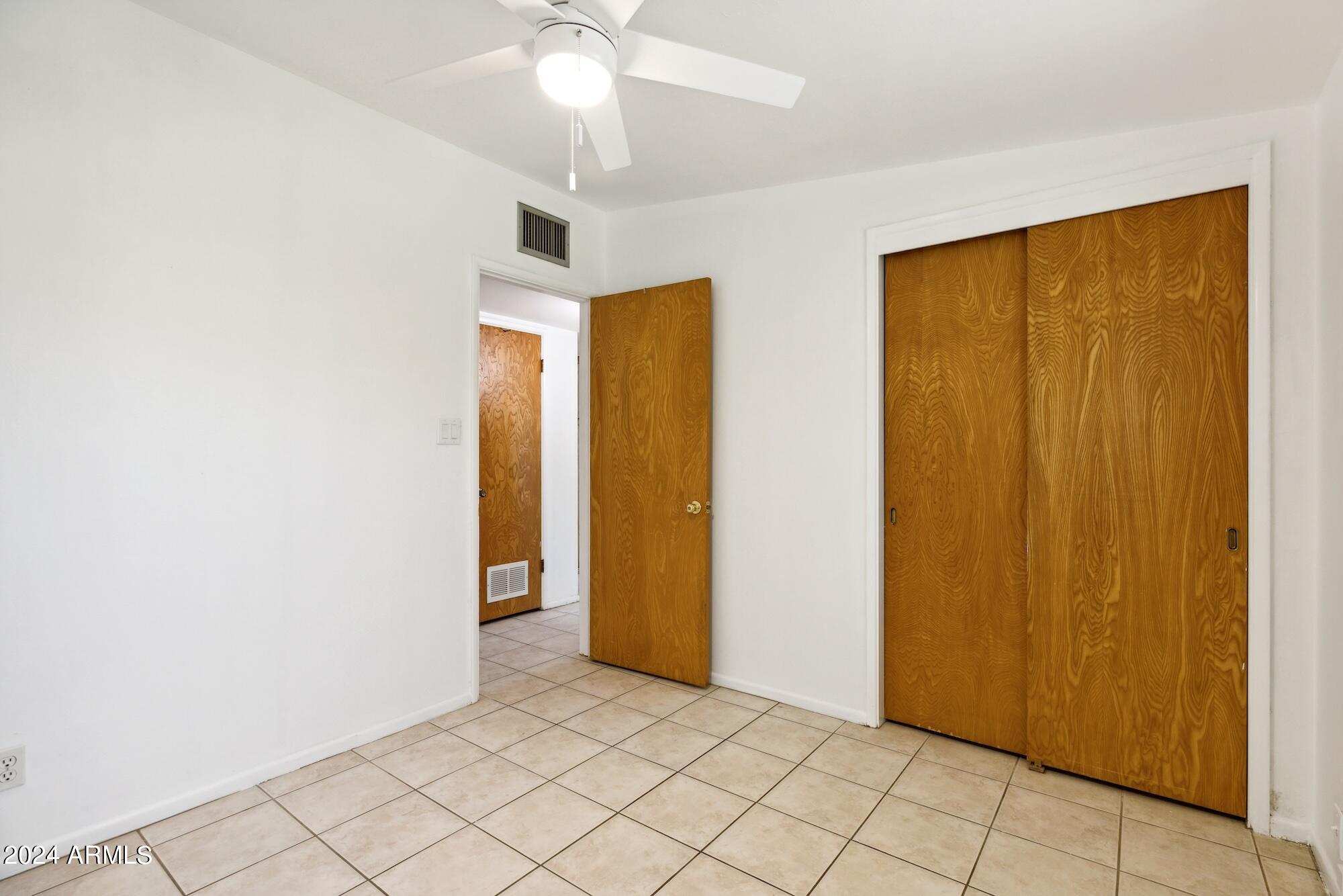 1401 E Rose Lane