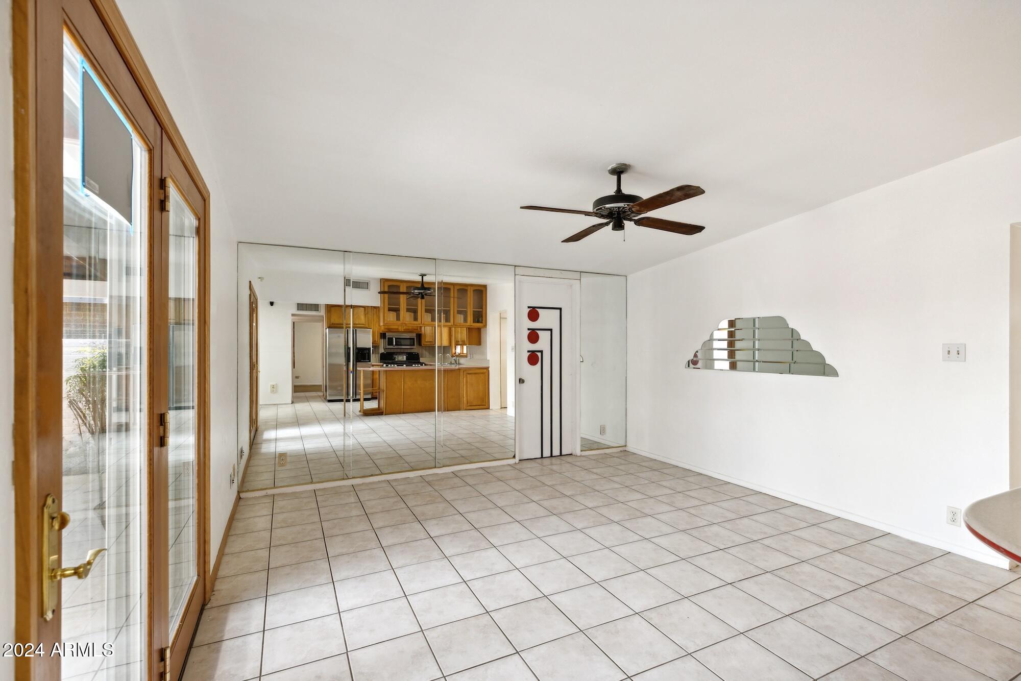 1401 E Rose Lane