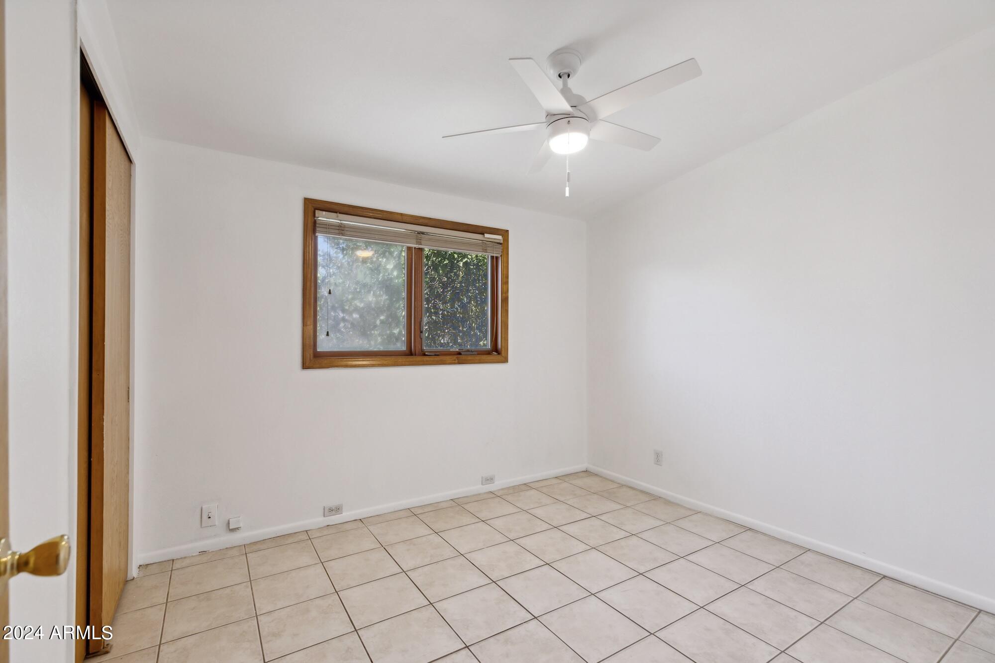 1401 E Rose Lane