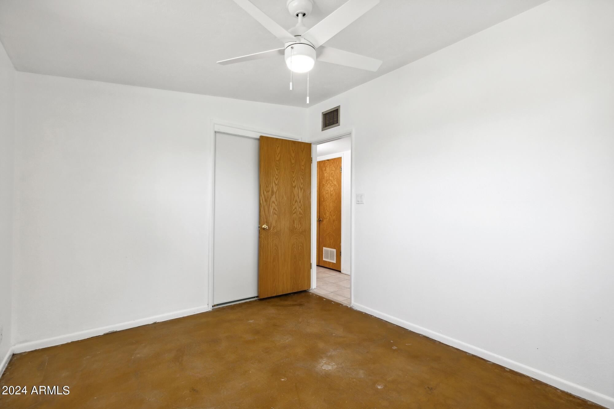 1401 E Rose Lane