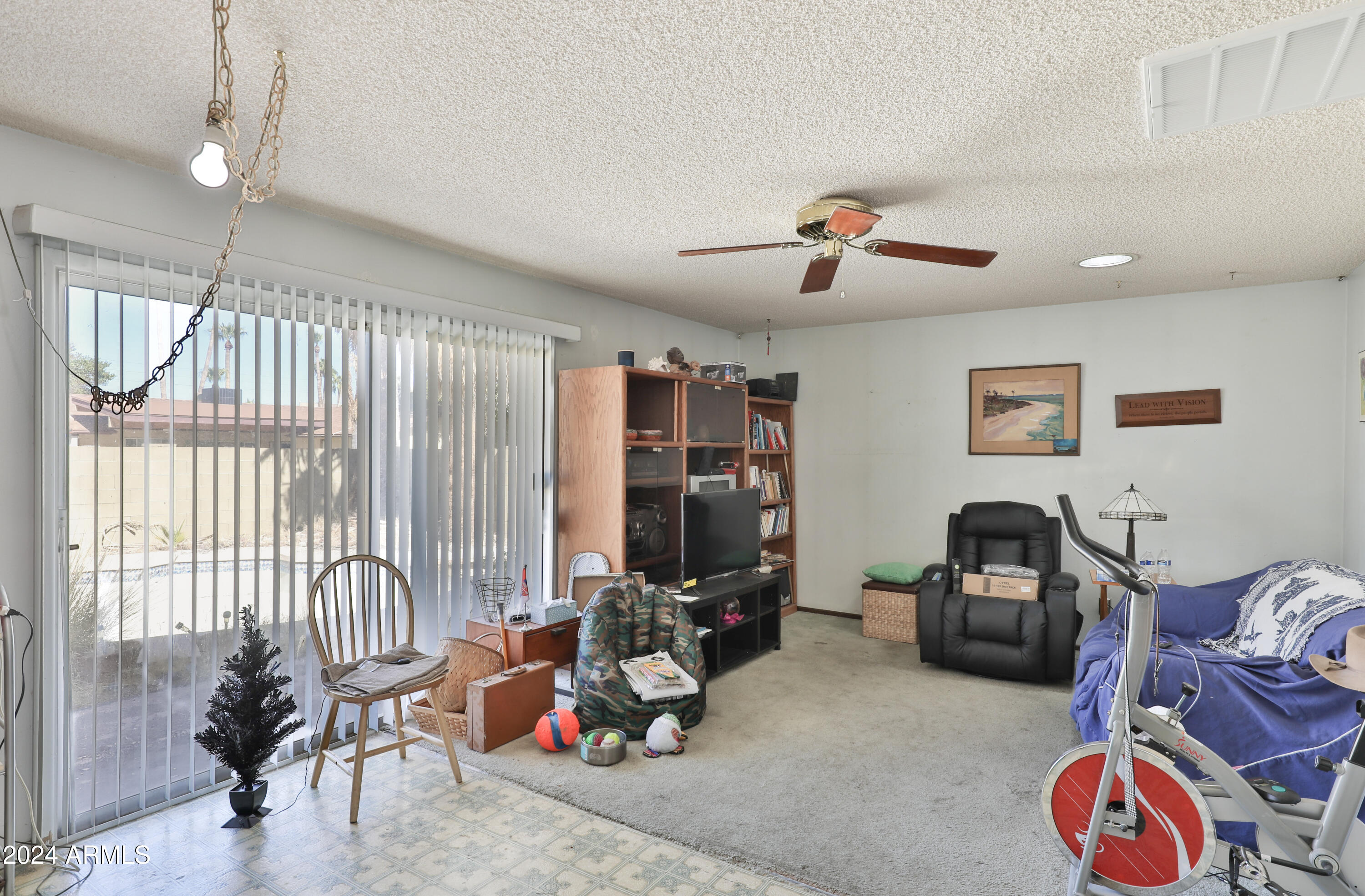2822 E NORTH Lane
