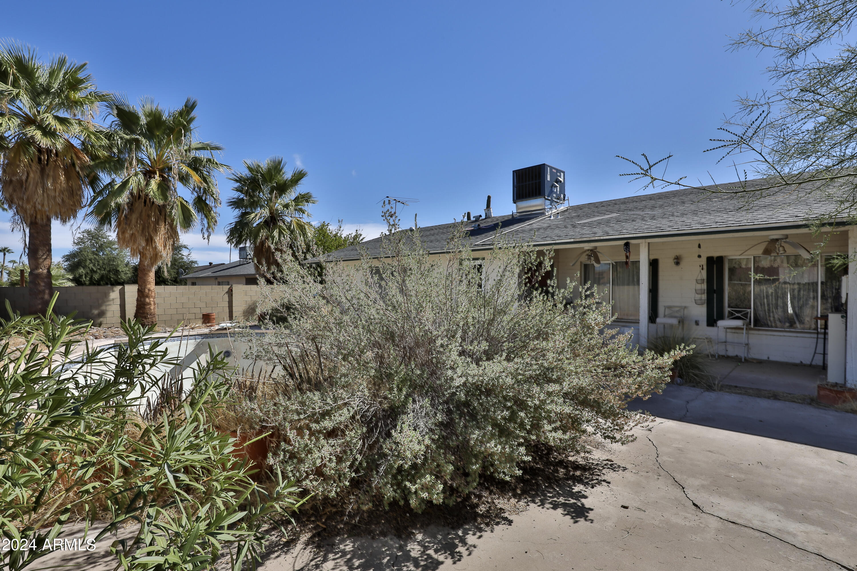 2822 E NORTH Lane
