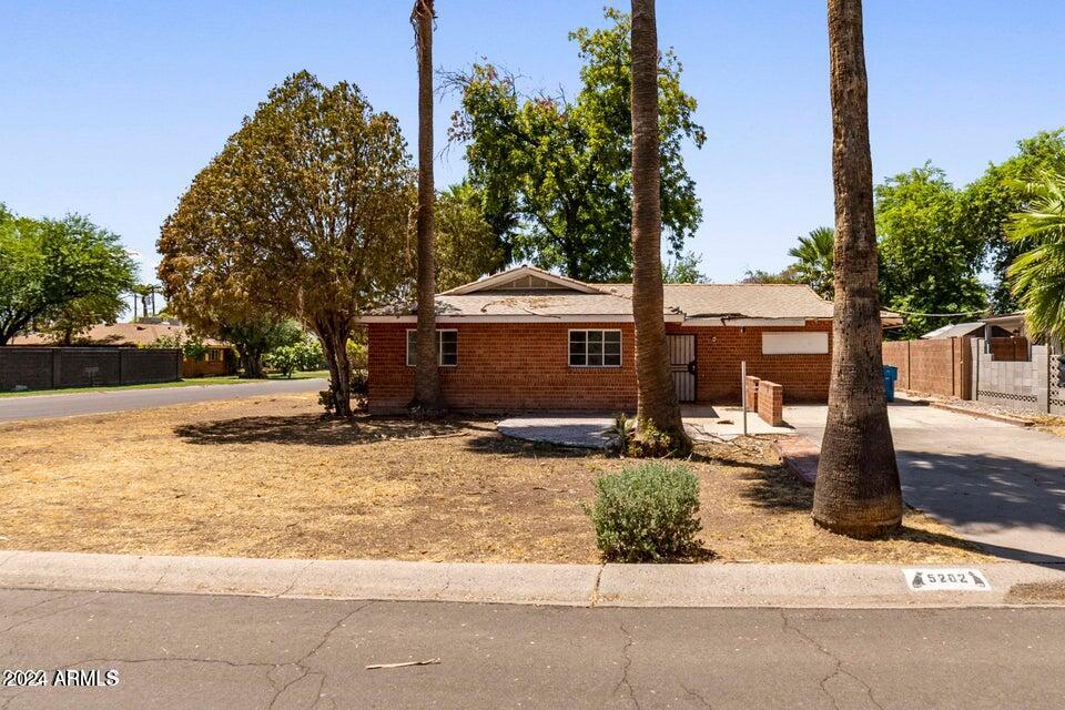 5202 N 18TH Place