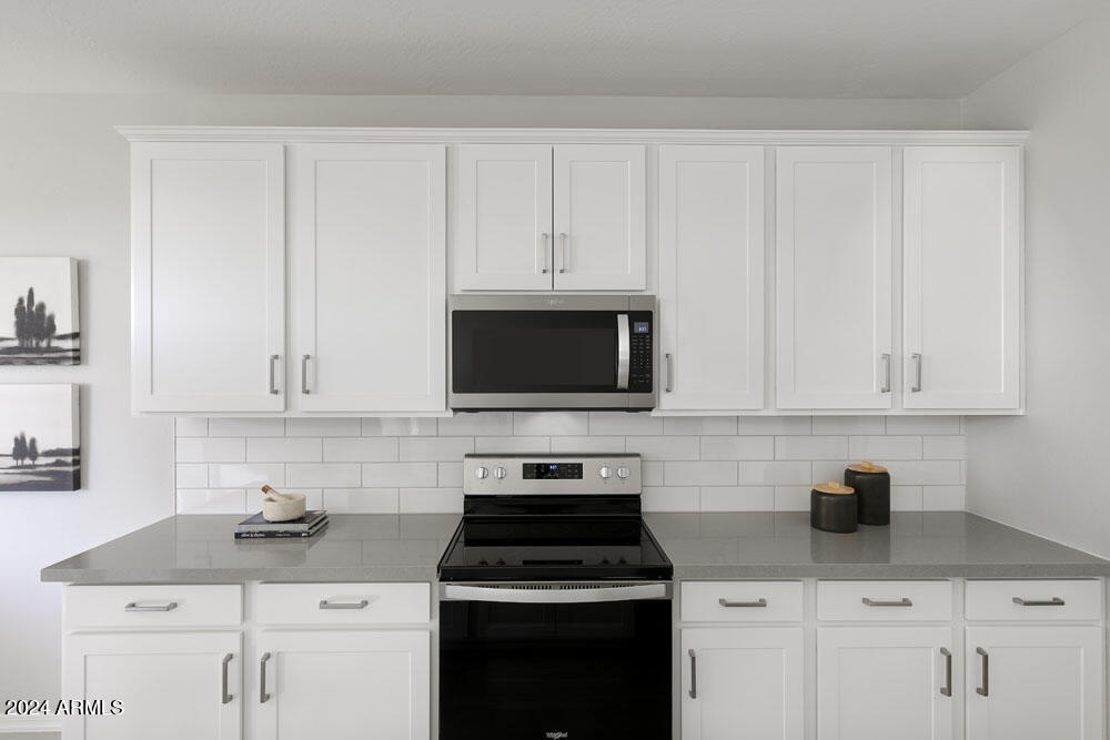 37614 N COWBOY Lane