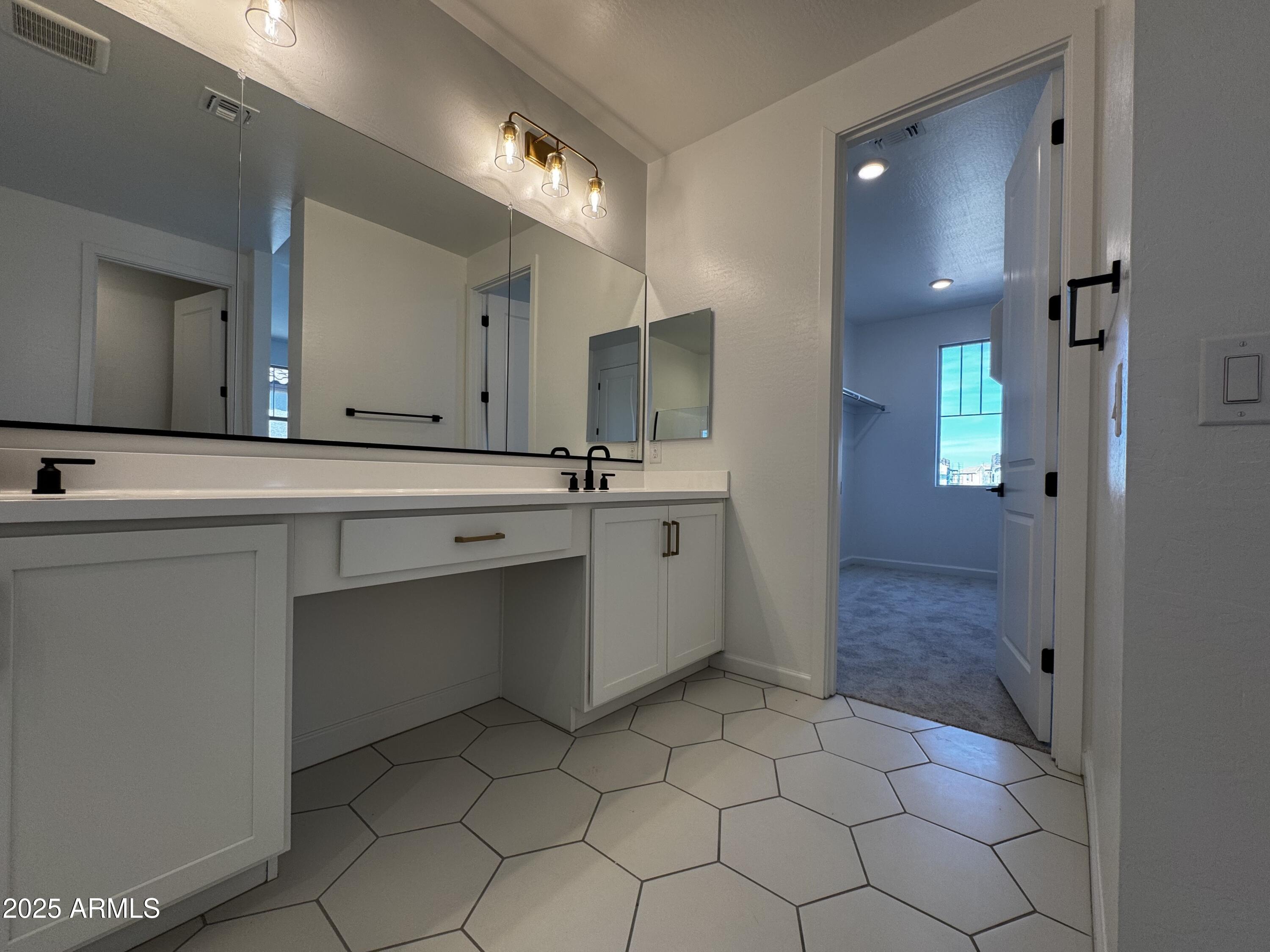 2219 W CHISUM Trail