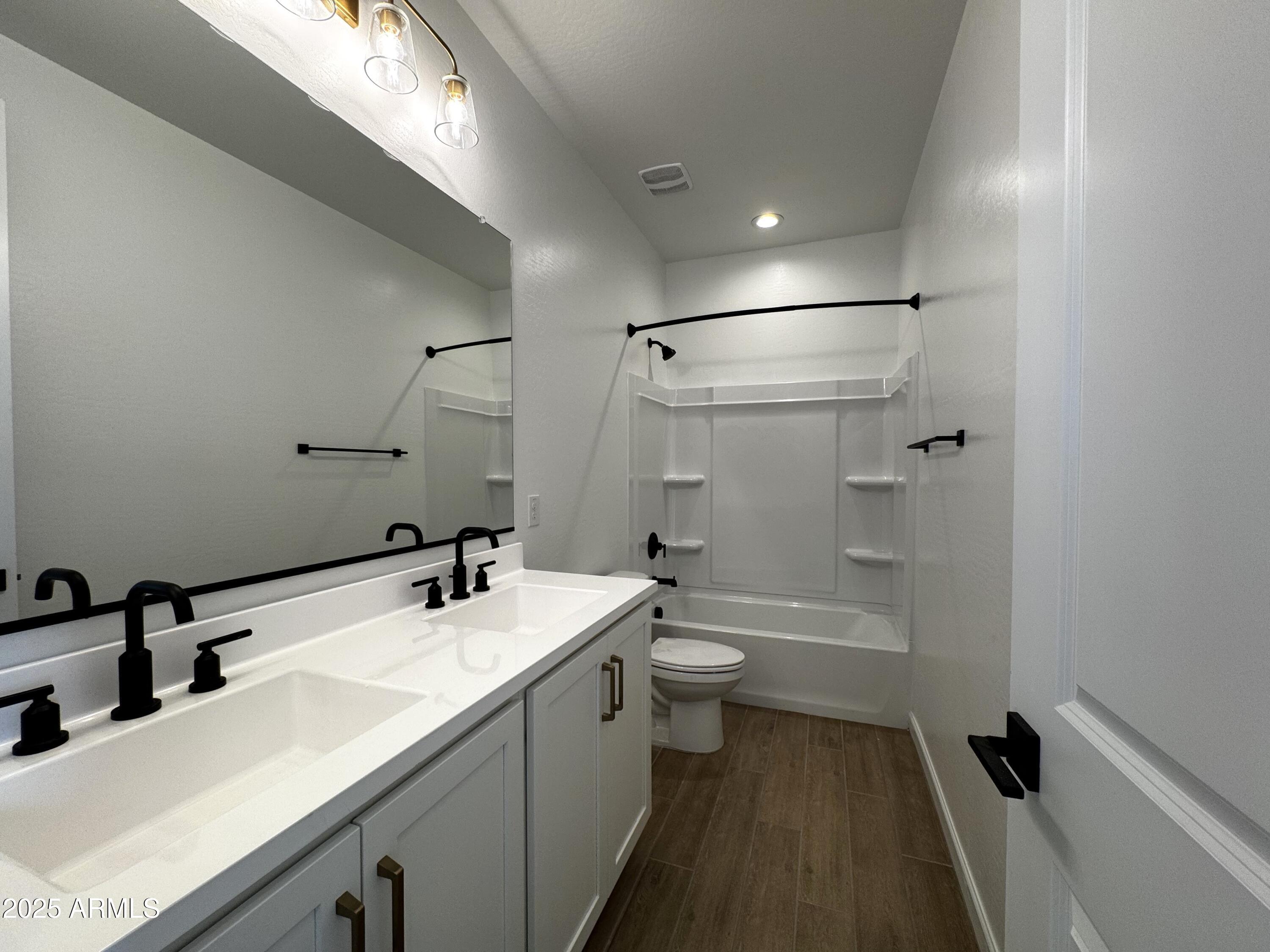 2219 W CHISUM Trail