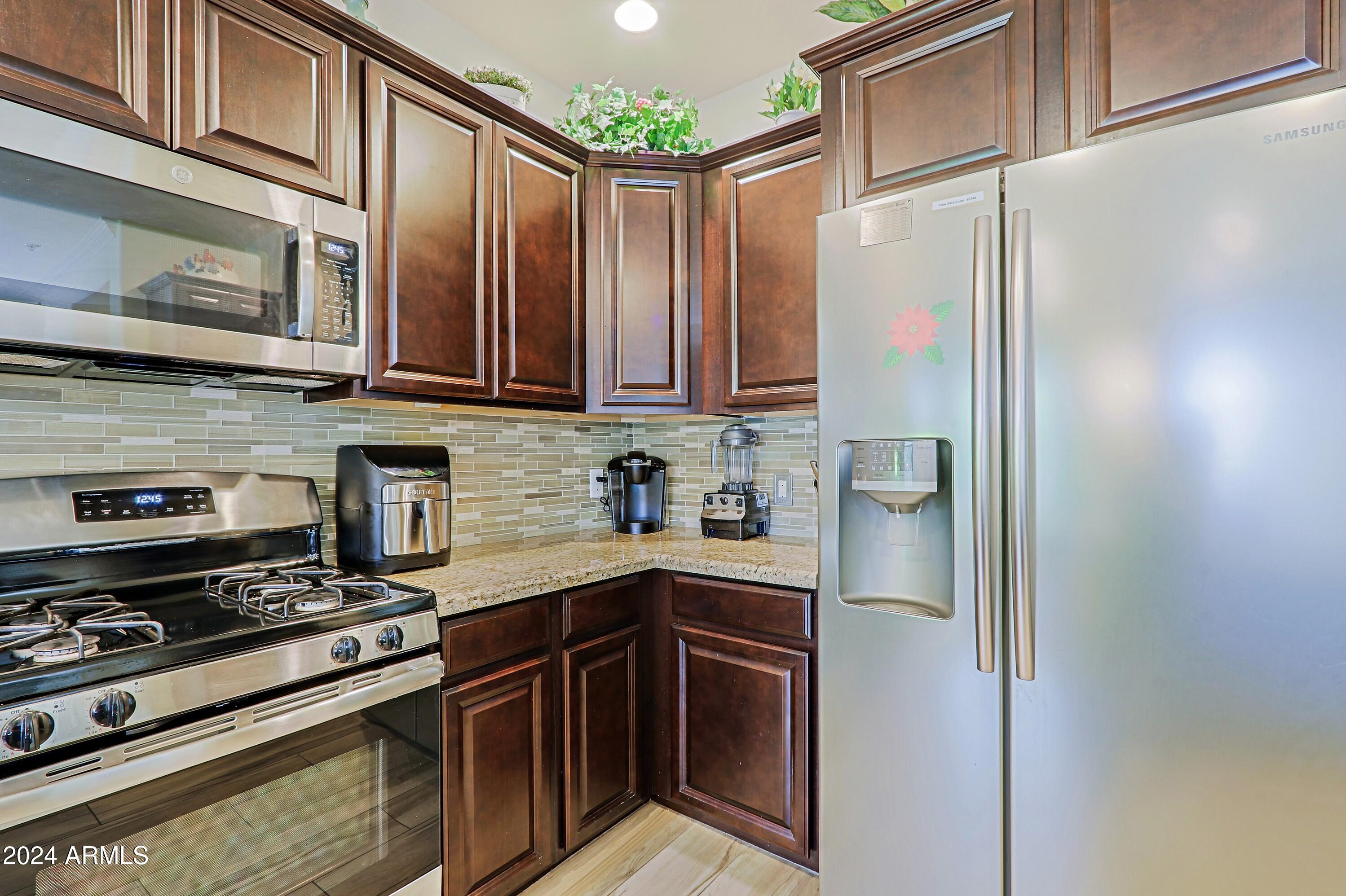 2425 W BRONCO BUTTE Trail 2058