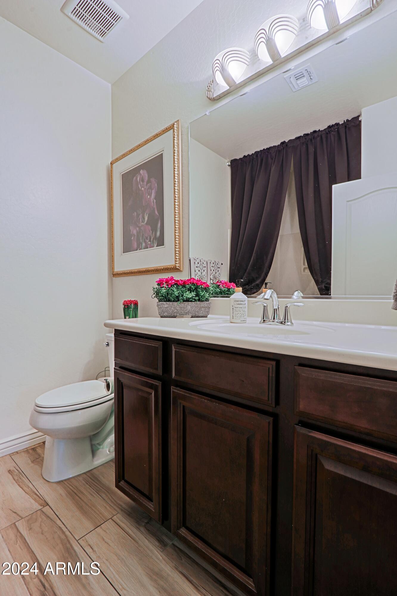 2425 W BRONCO BUTTE Trail 2058