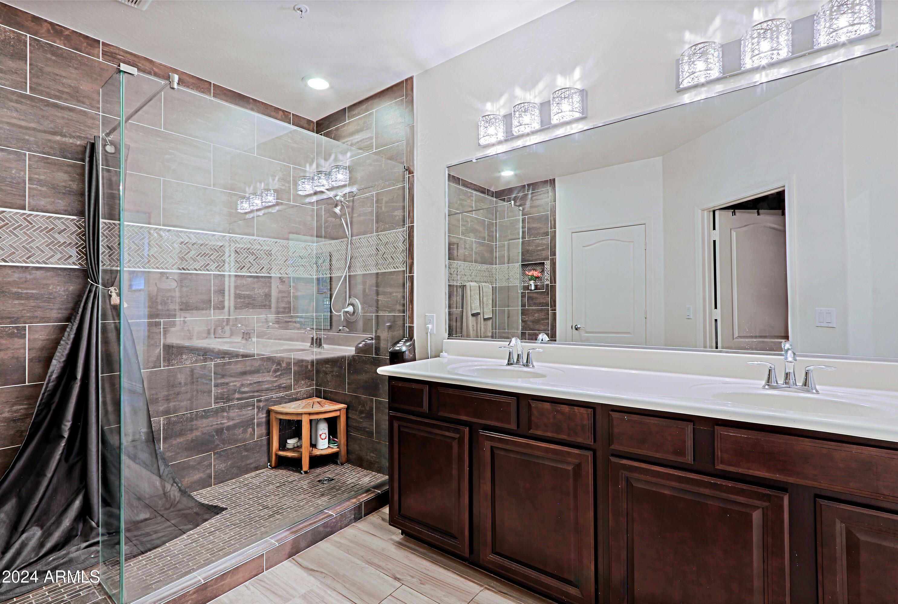 2425 W BRONCO BUTTE Trail 2058