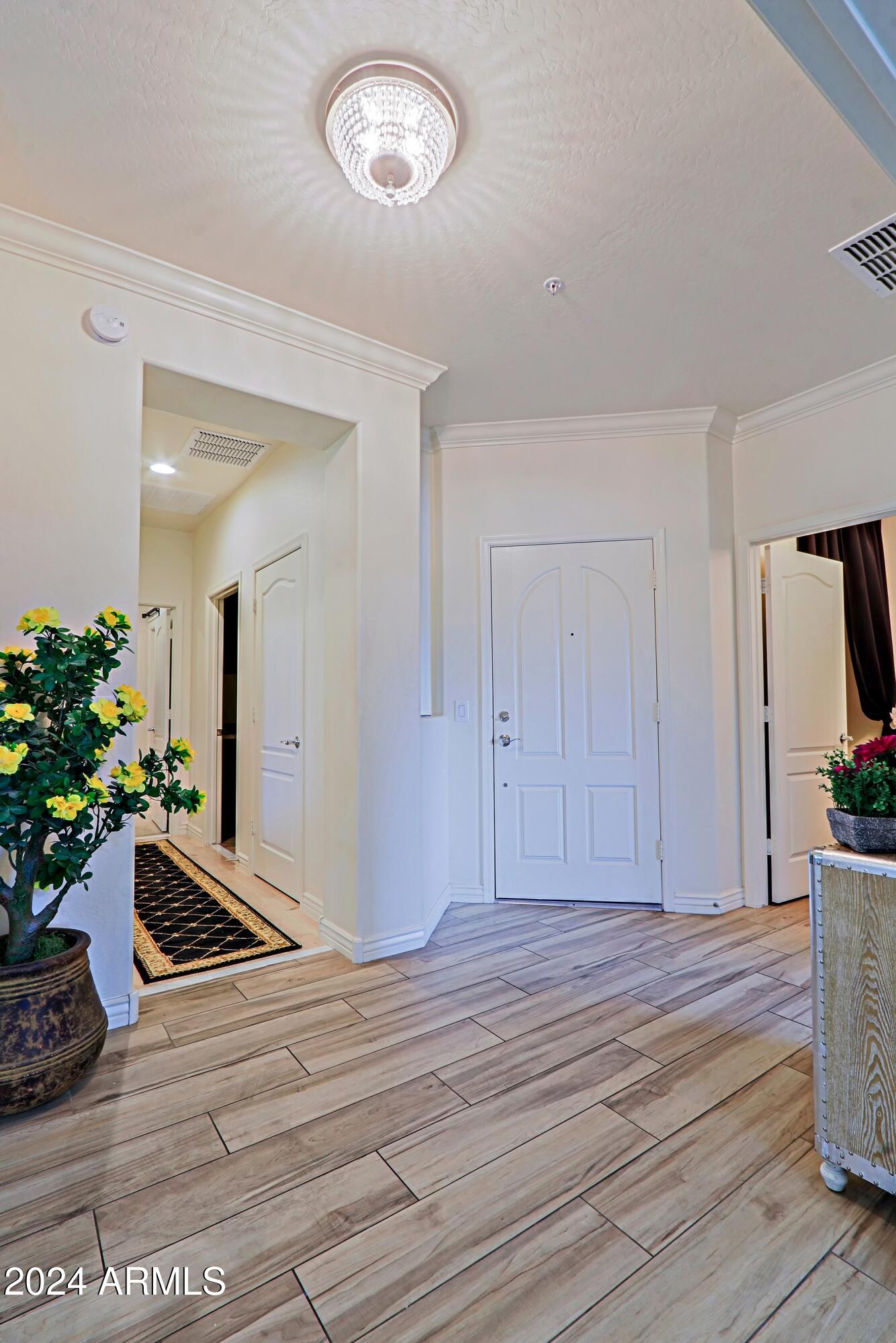 2425 W BRONCO BUTTE Trail 2058