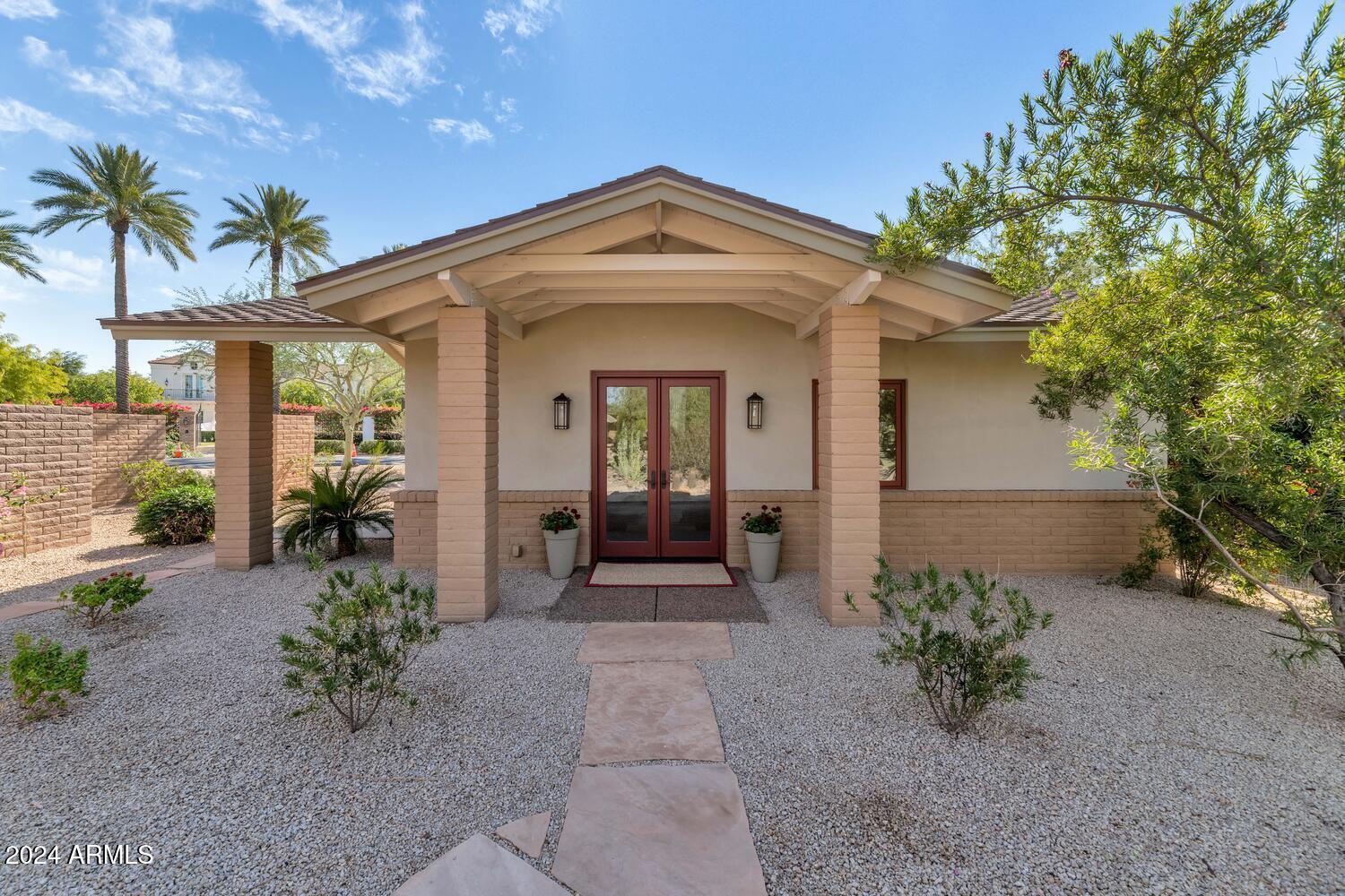 4743 E ARCADIA Lane