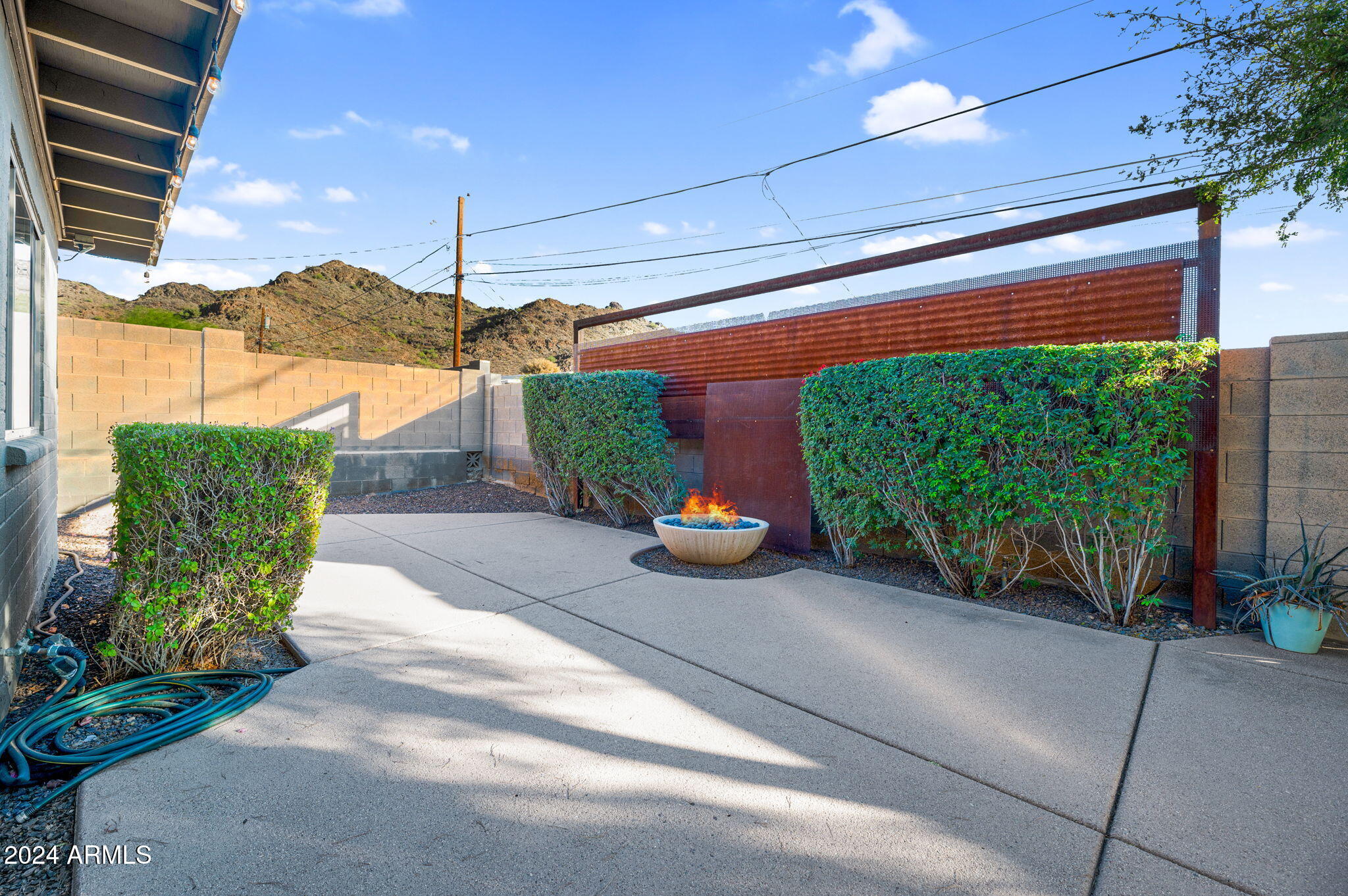 1317 E GOLDEN Lane