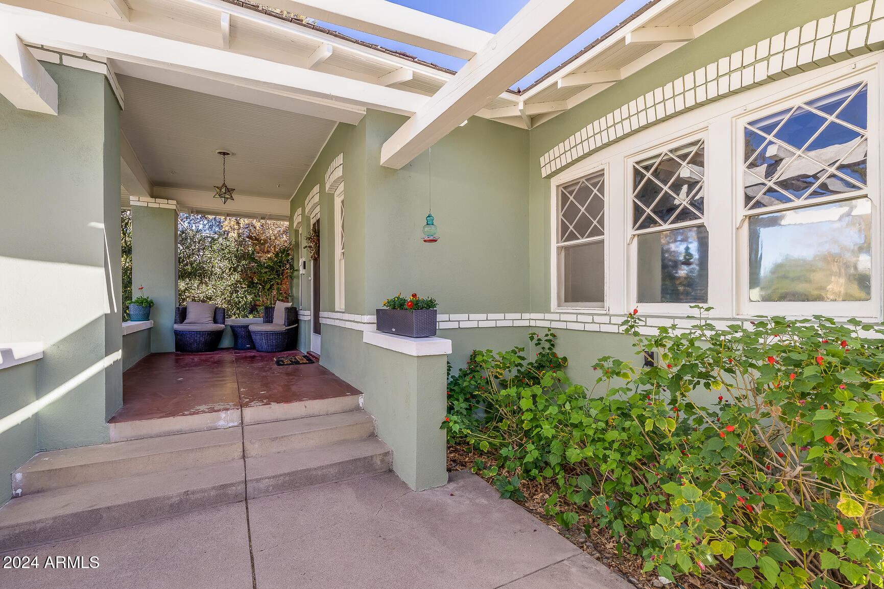 125 W PALM Lane