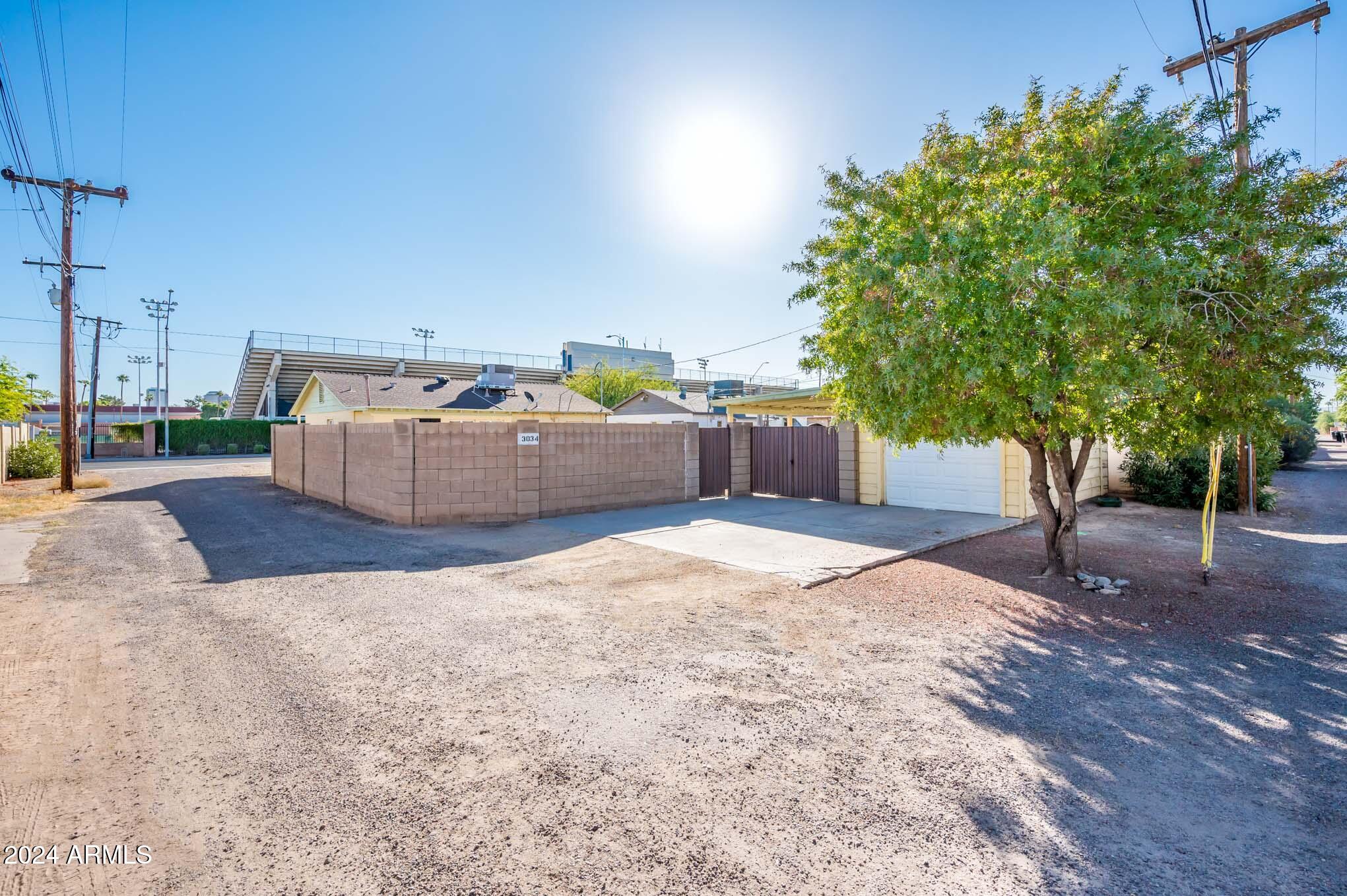 3034 N 15TH Avenue