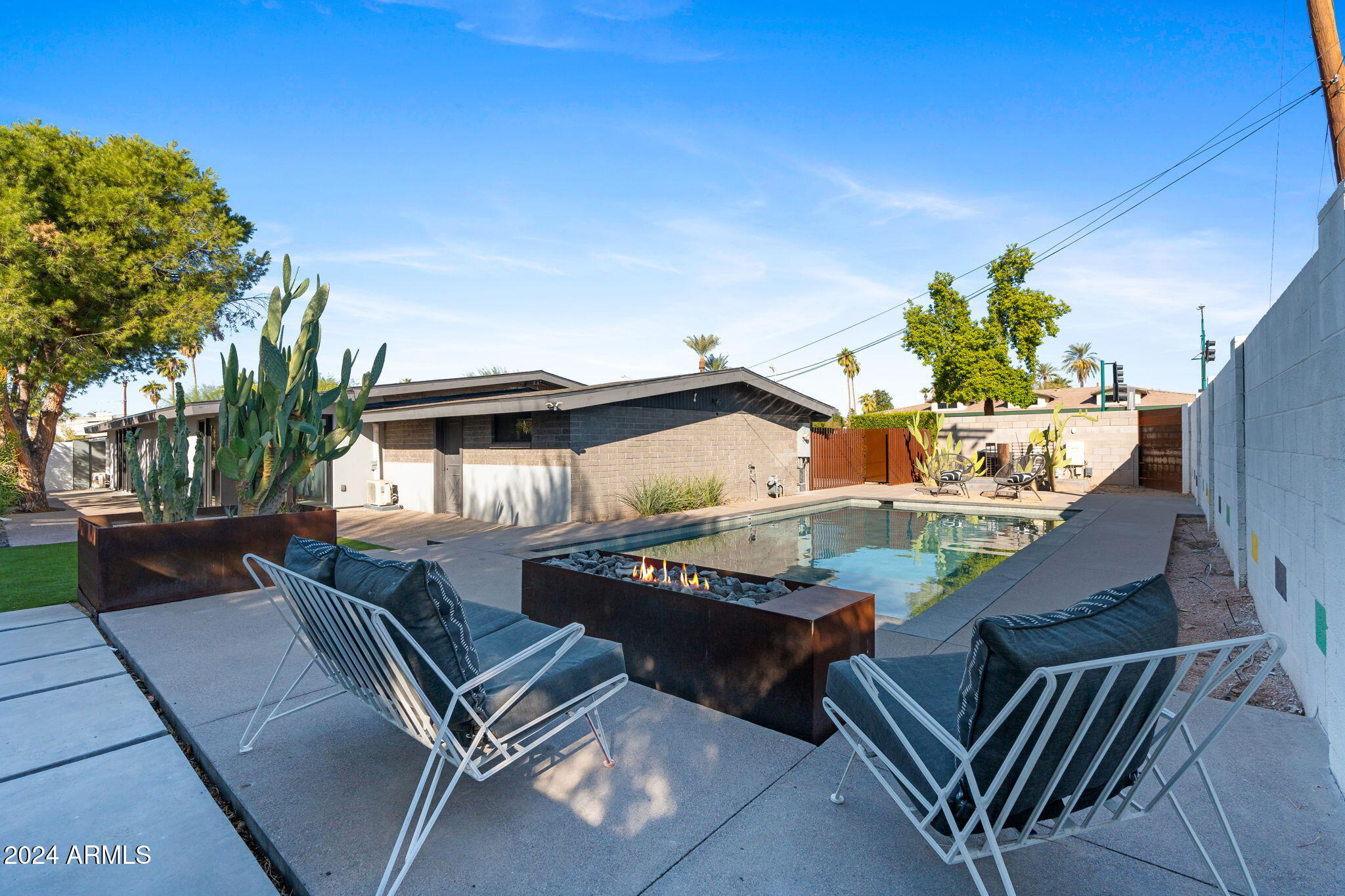 4027 N 45TH Place