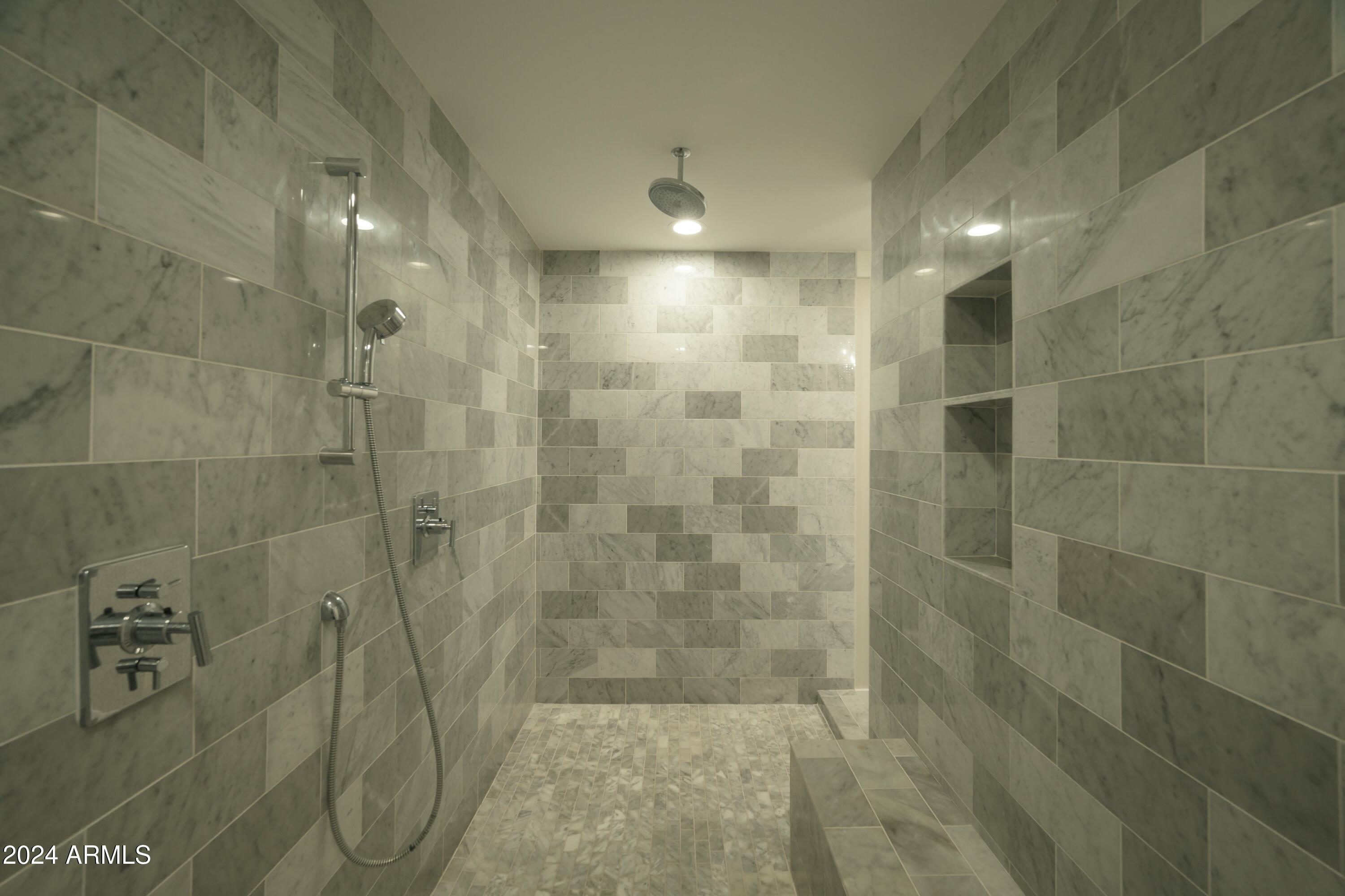 4669 E Calle Redonda