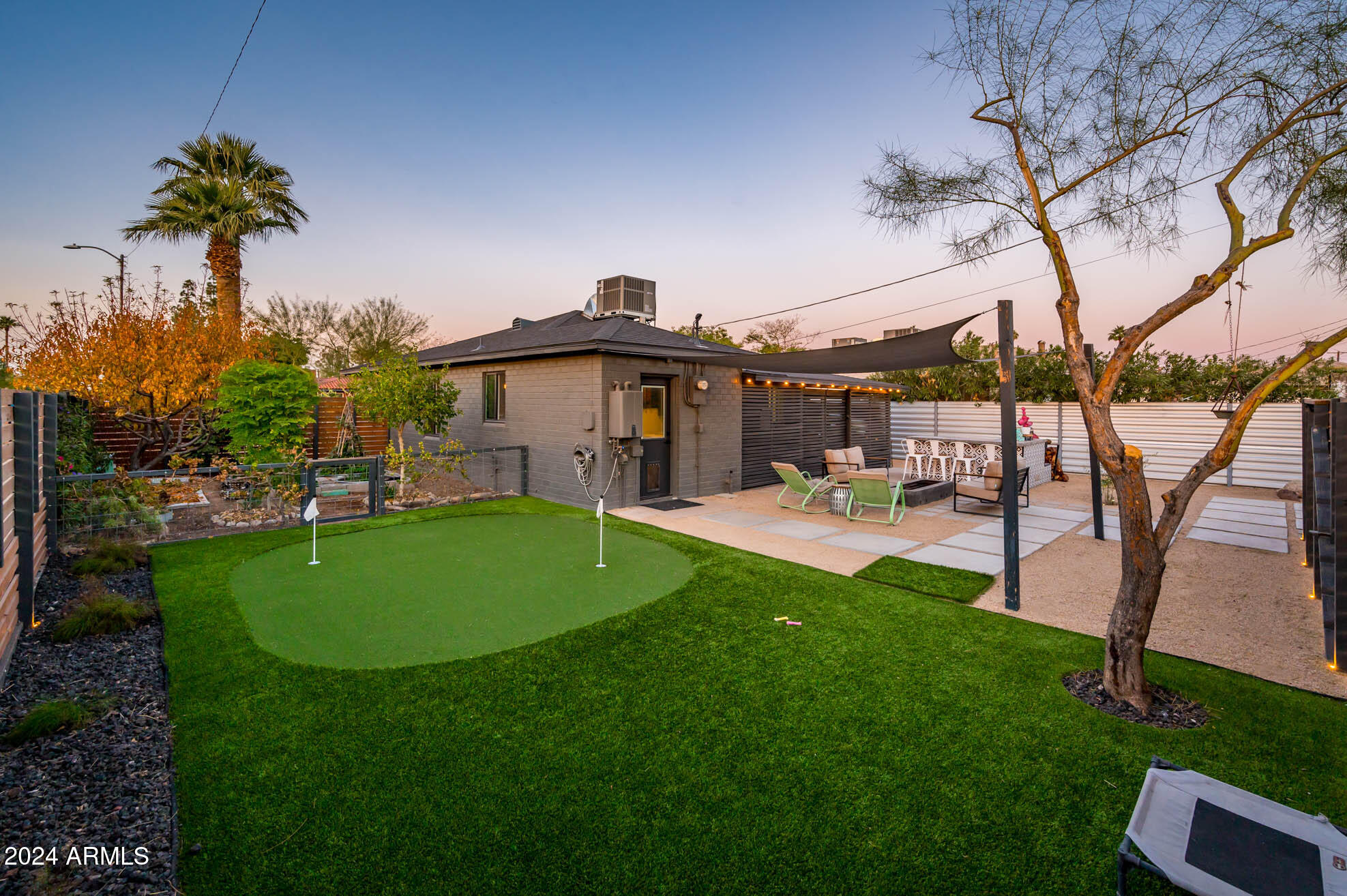 1645 W EARLL Drive