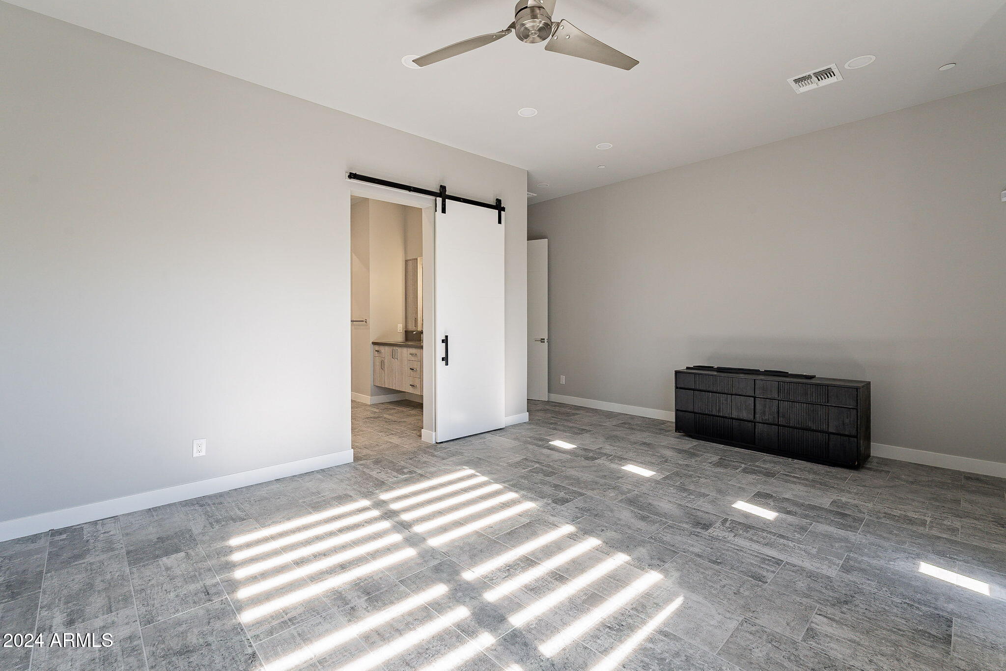 2645 E OSBORN Road, 3